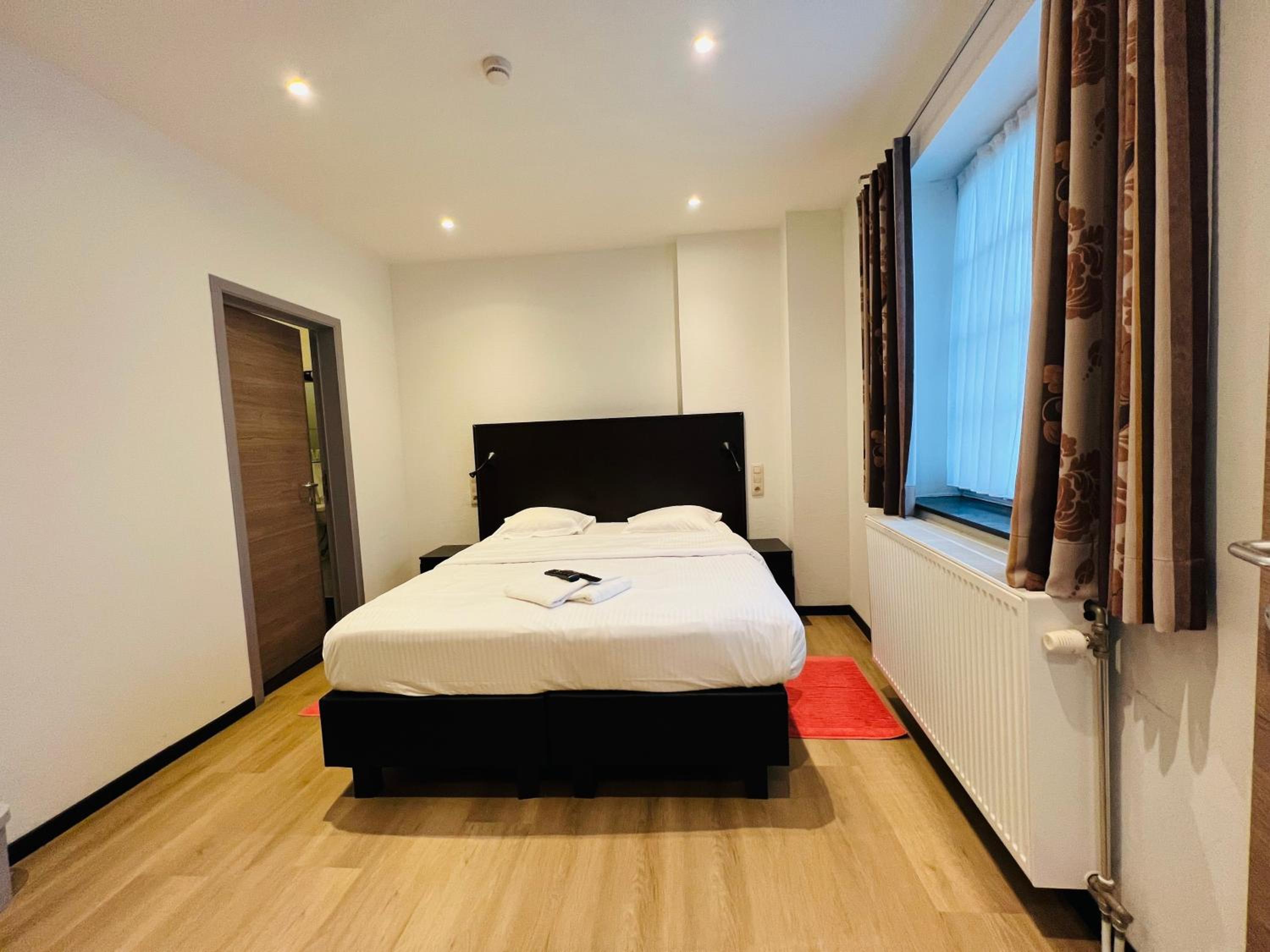 Standard Double Room - Photo 7
