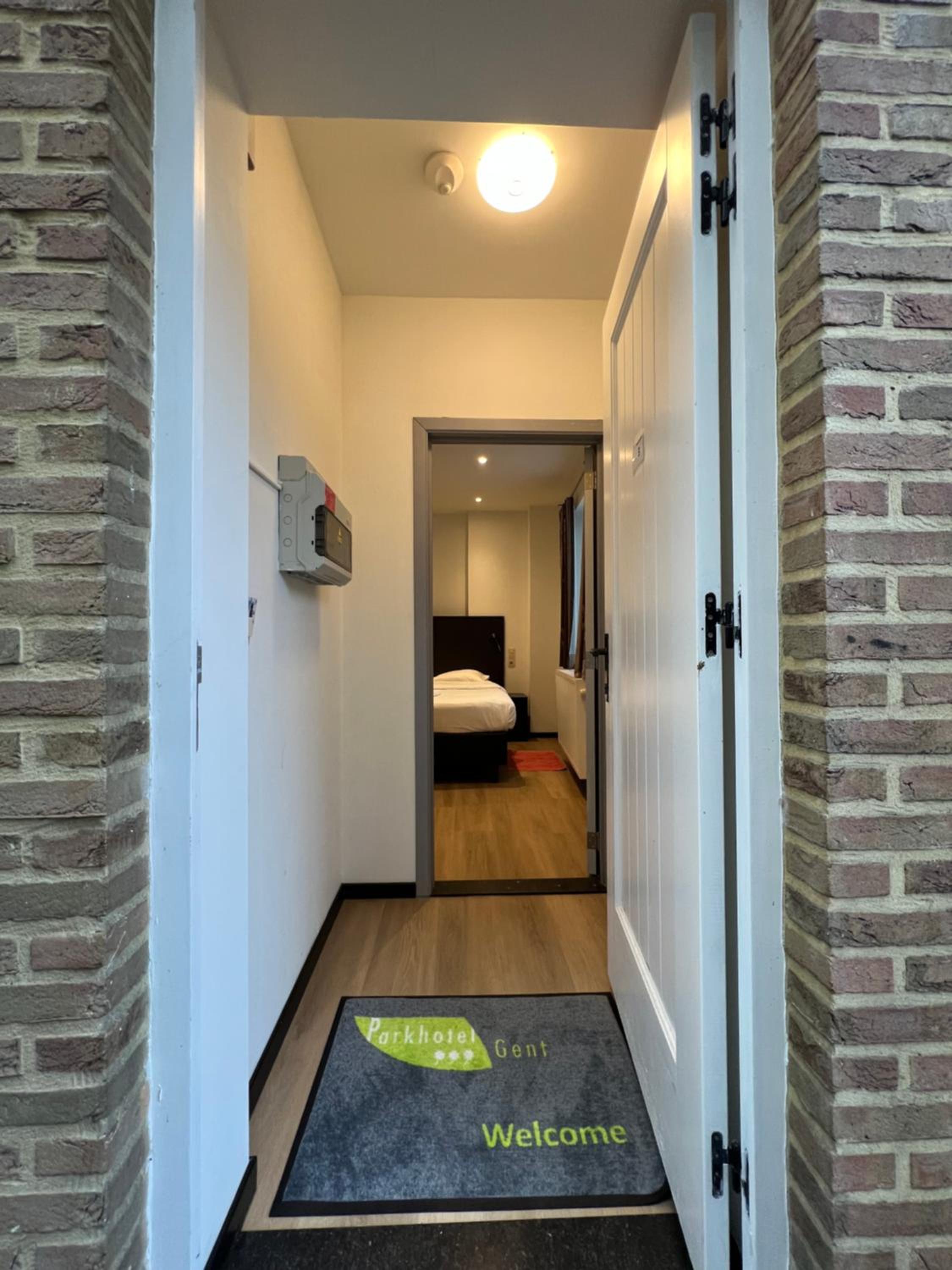 Standard Double Room - Photo 8