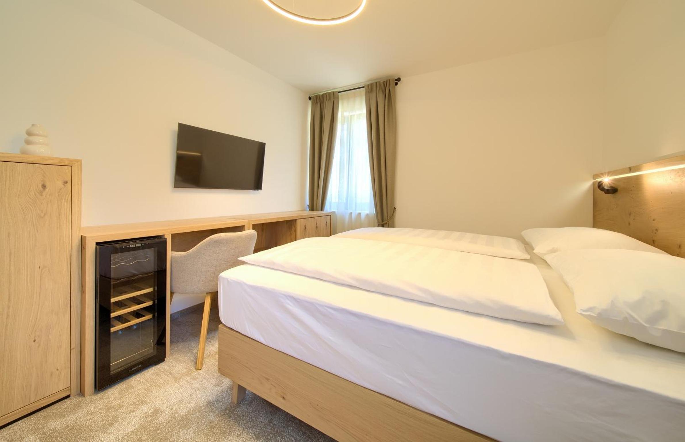 Double or Twin Room with Side Sea View