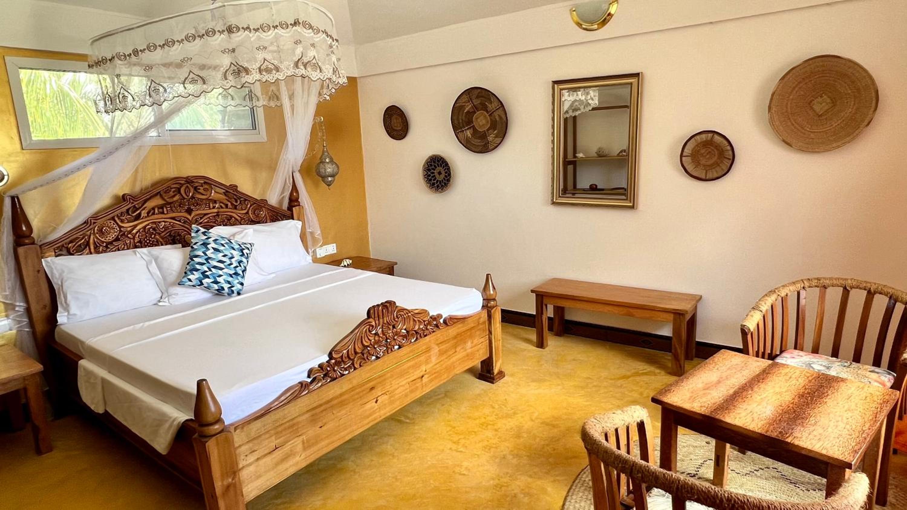 Deluxe Double Room (2 Adults + 1 Child)