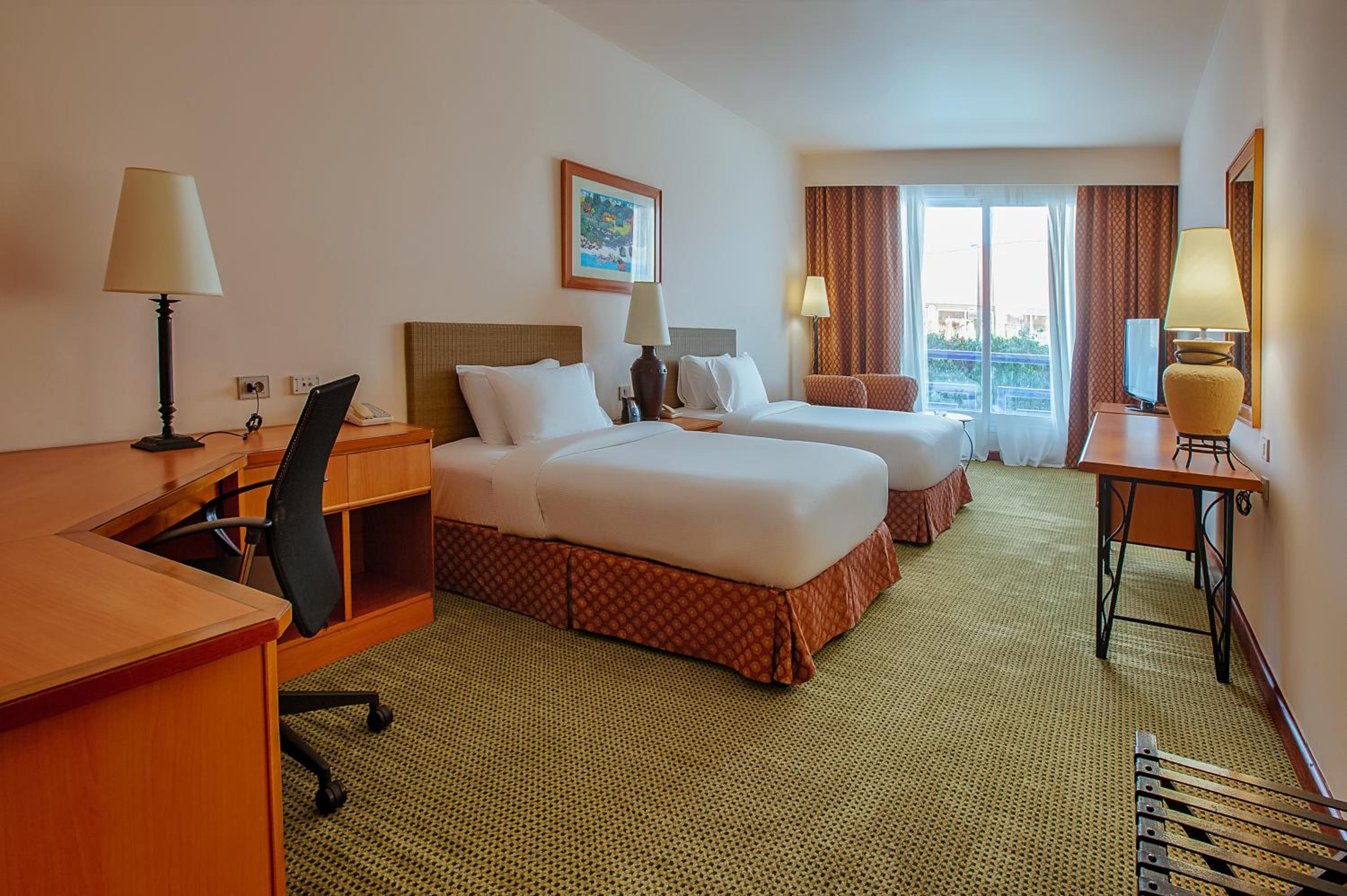One-Bedroom Suite thumbnail 5