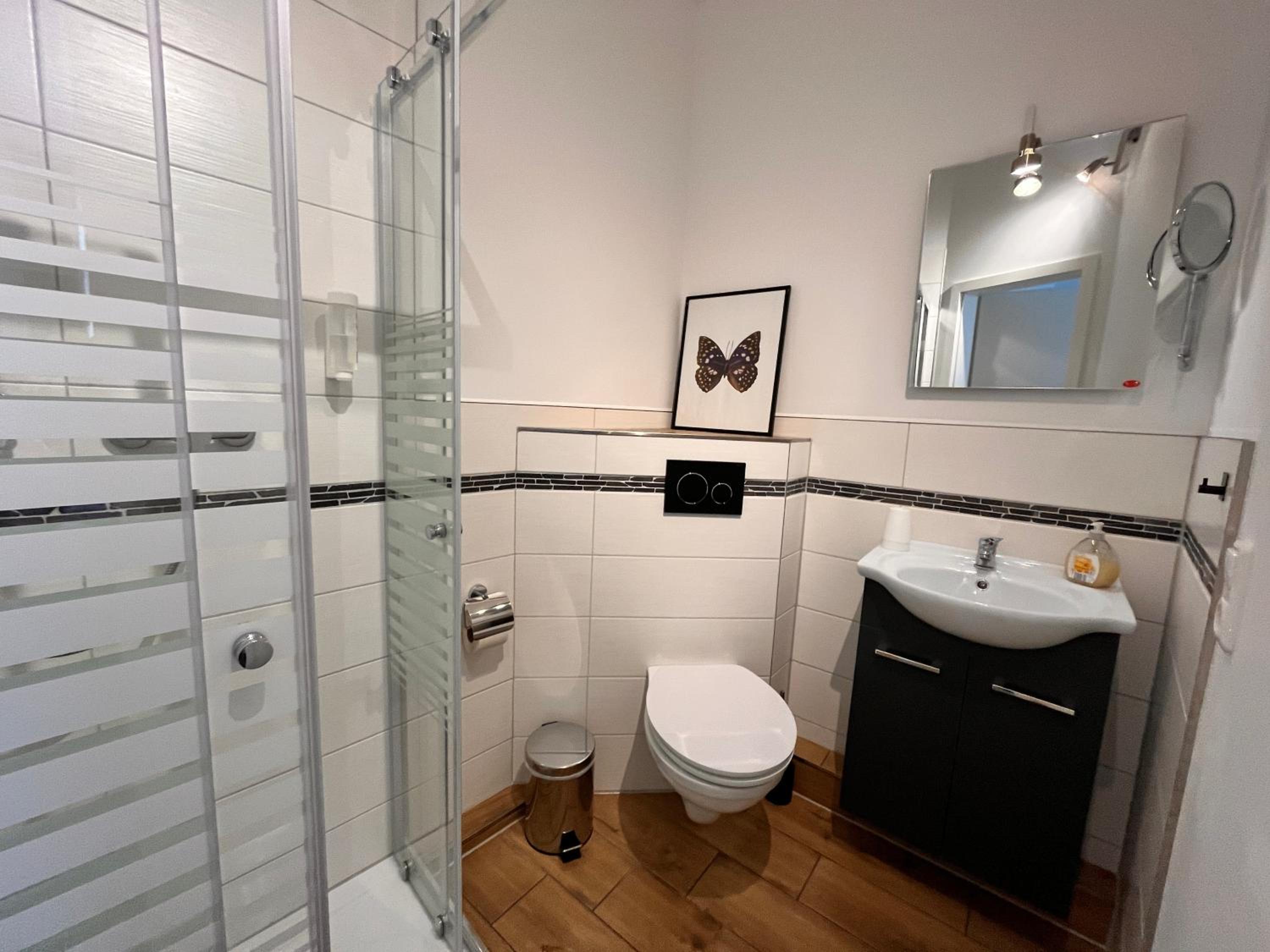 Double Room upper floors - Photo 5