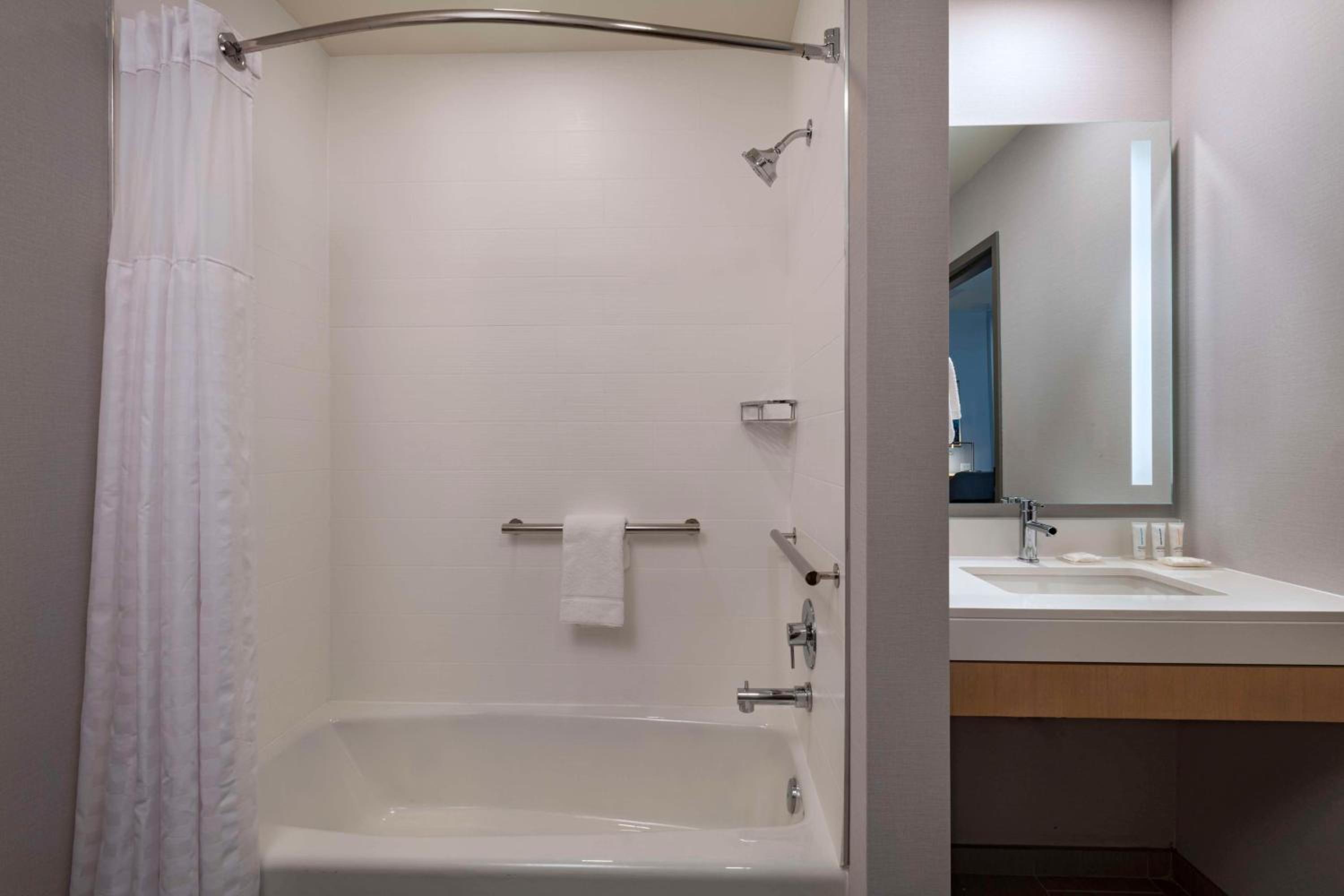King Room with Sofa Bed and Accessible Tub - Disability Access - Photo 6