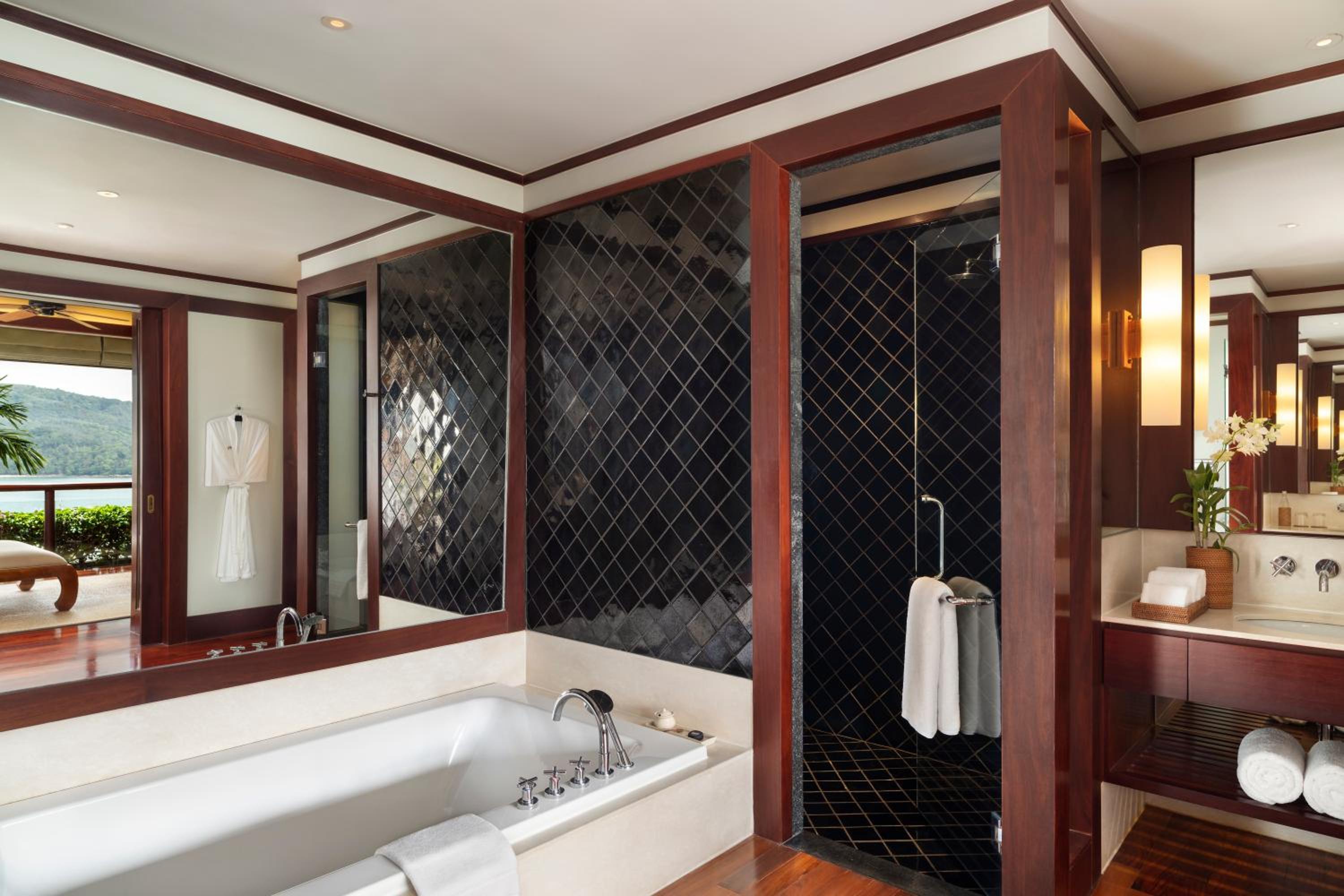 Three-Bedroom Pool Suite - Photo 2
