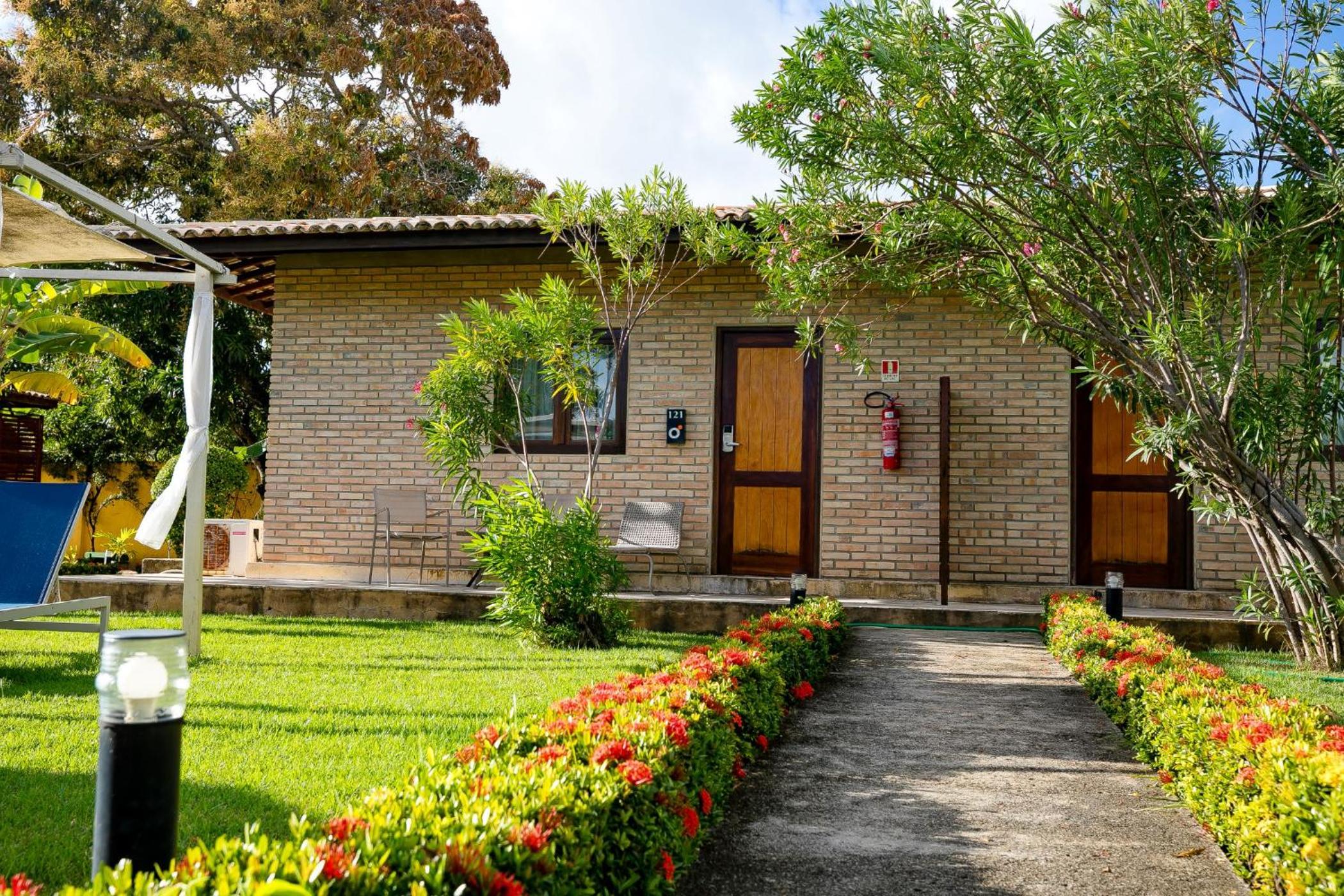 Bungalow with Pool View photo 3