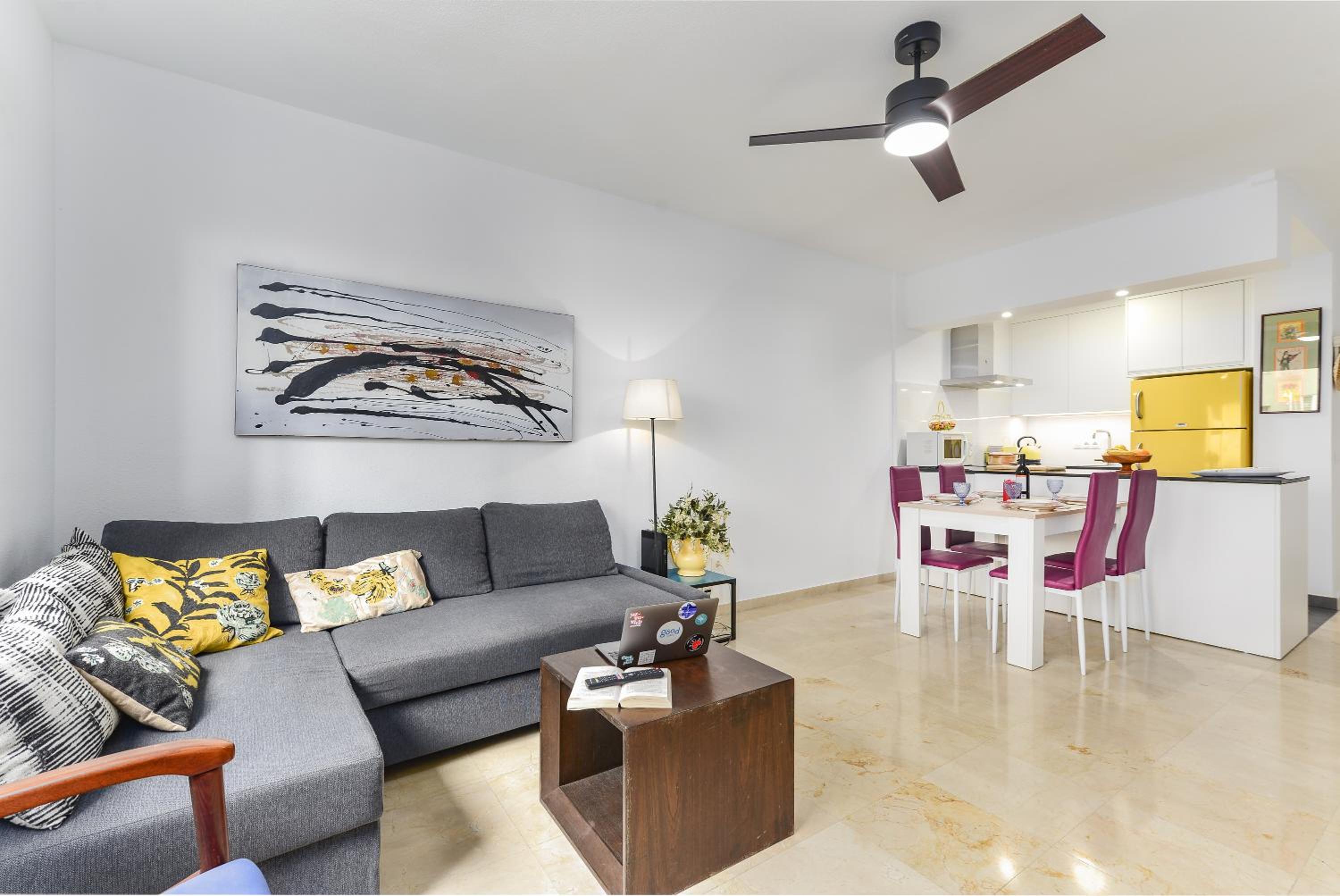Apartamento de un dormitorio superior con balcón