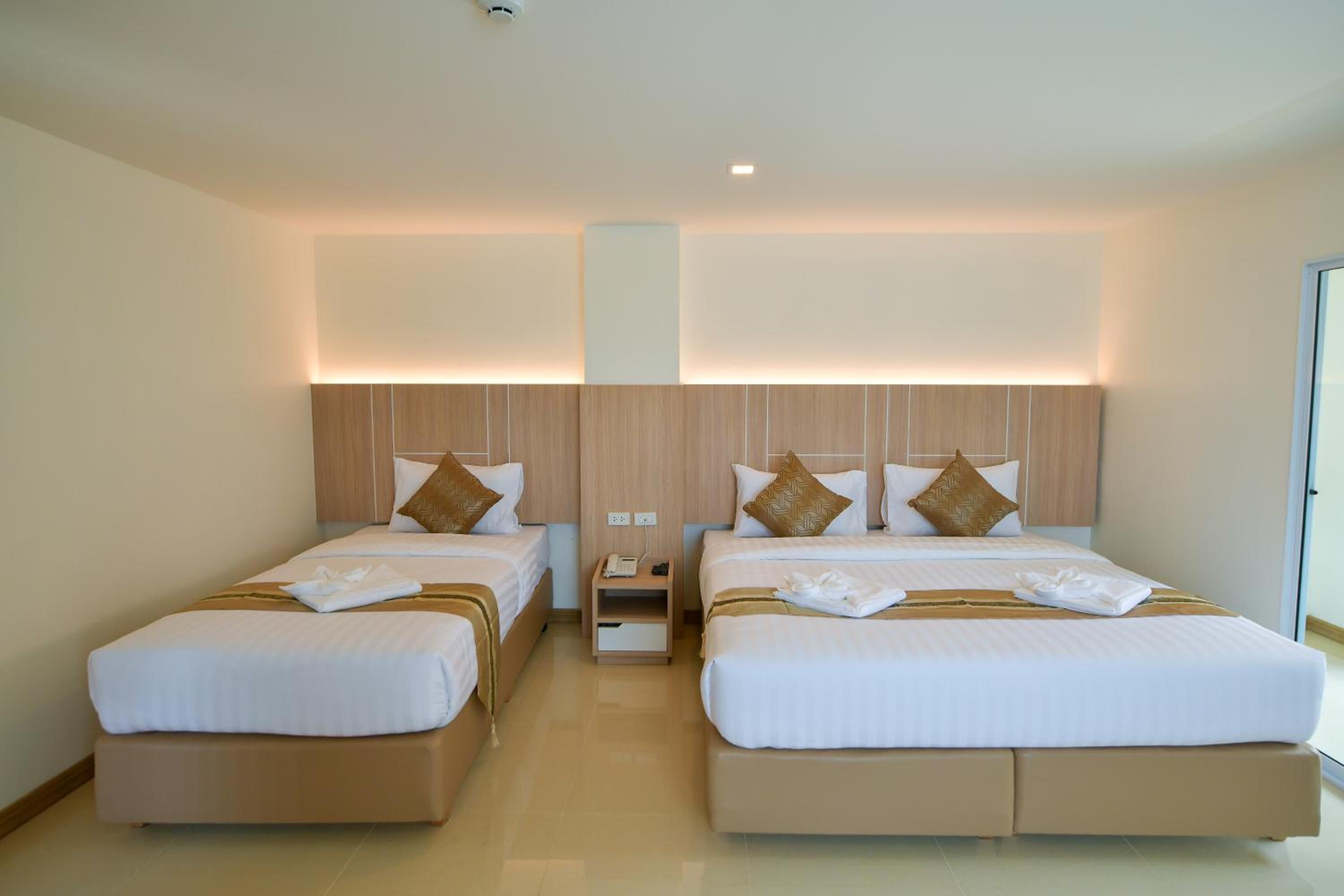 Deluxe Family Suite - Photo 1