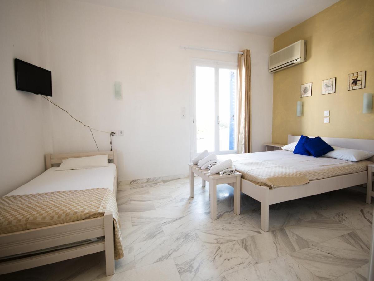 Economy Triple Room photo 3
