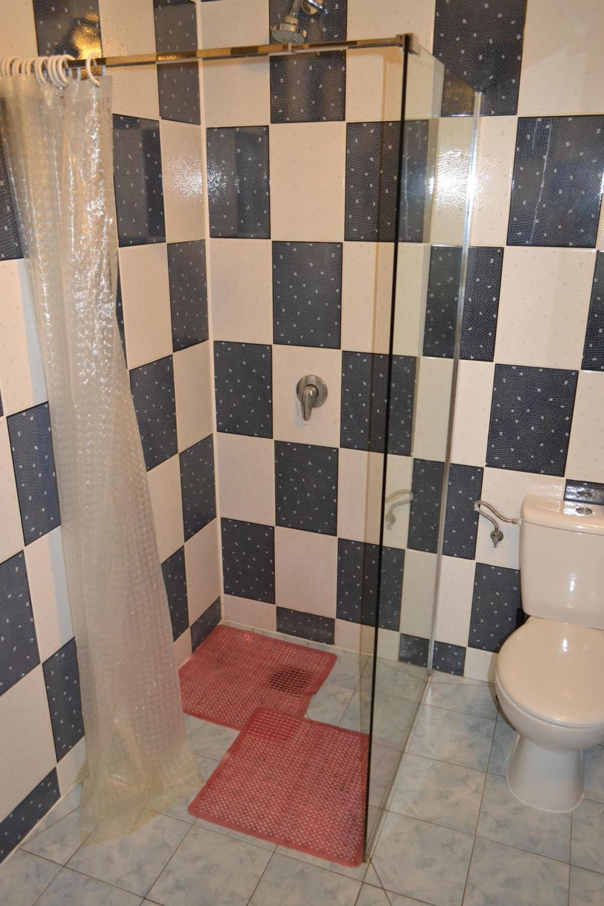 Single Room with Shared Shower and Toilet photo 3
