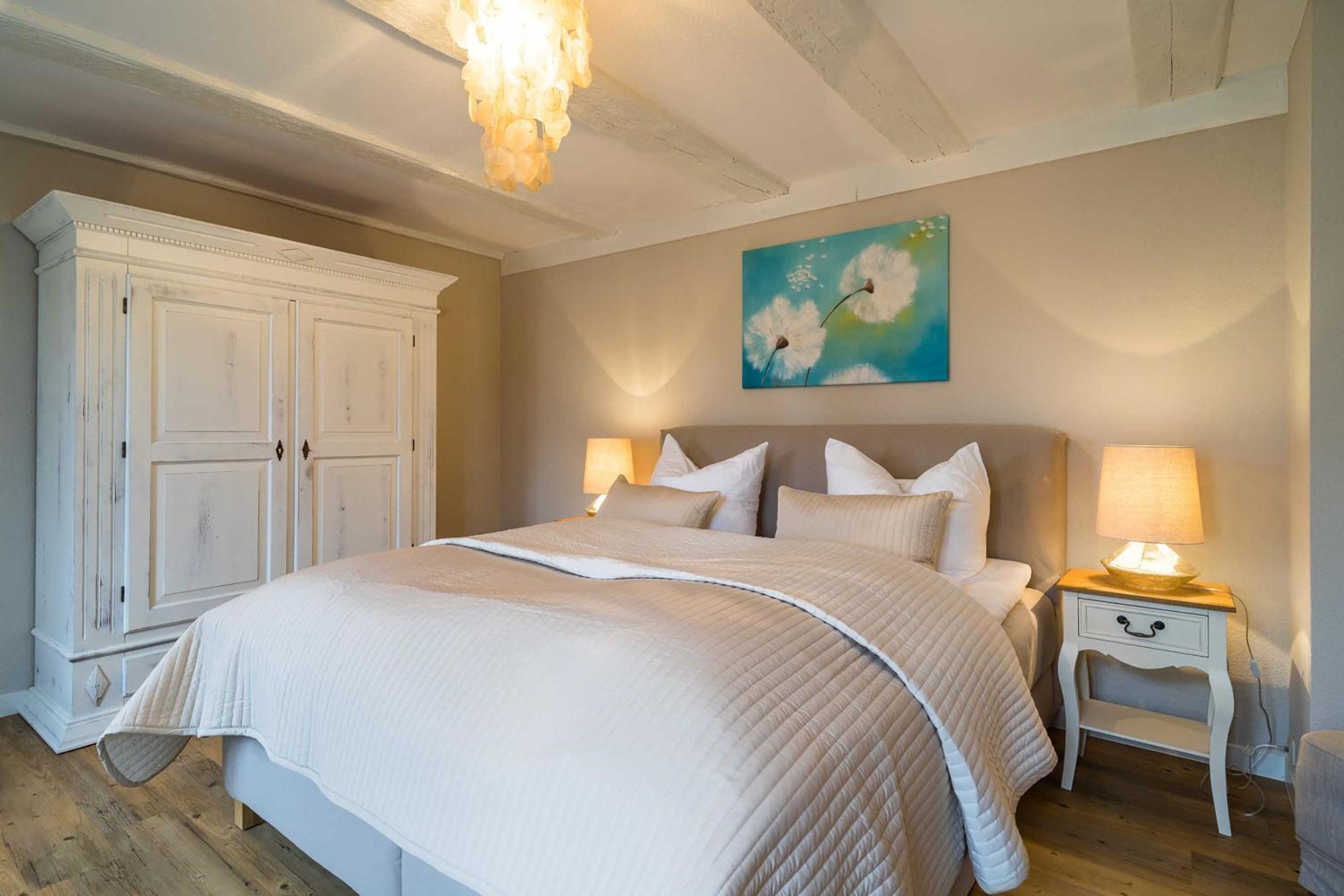 Five-Bedroom House photo 2