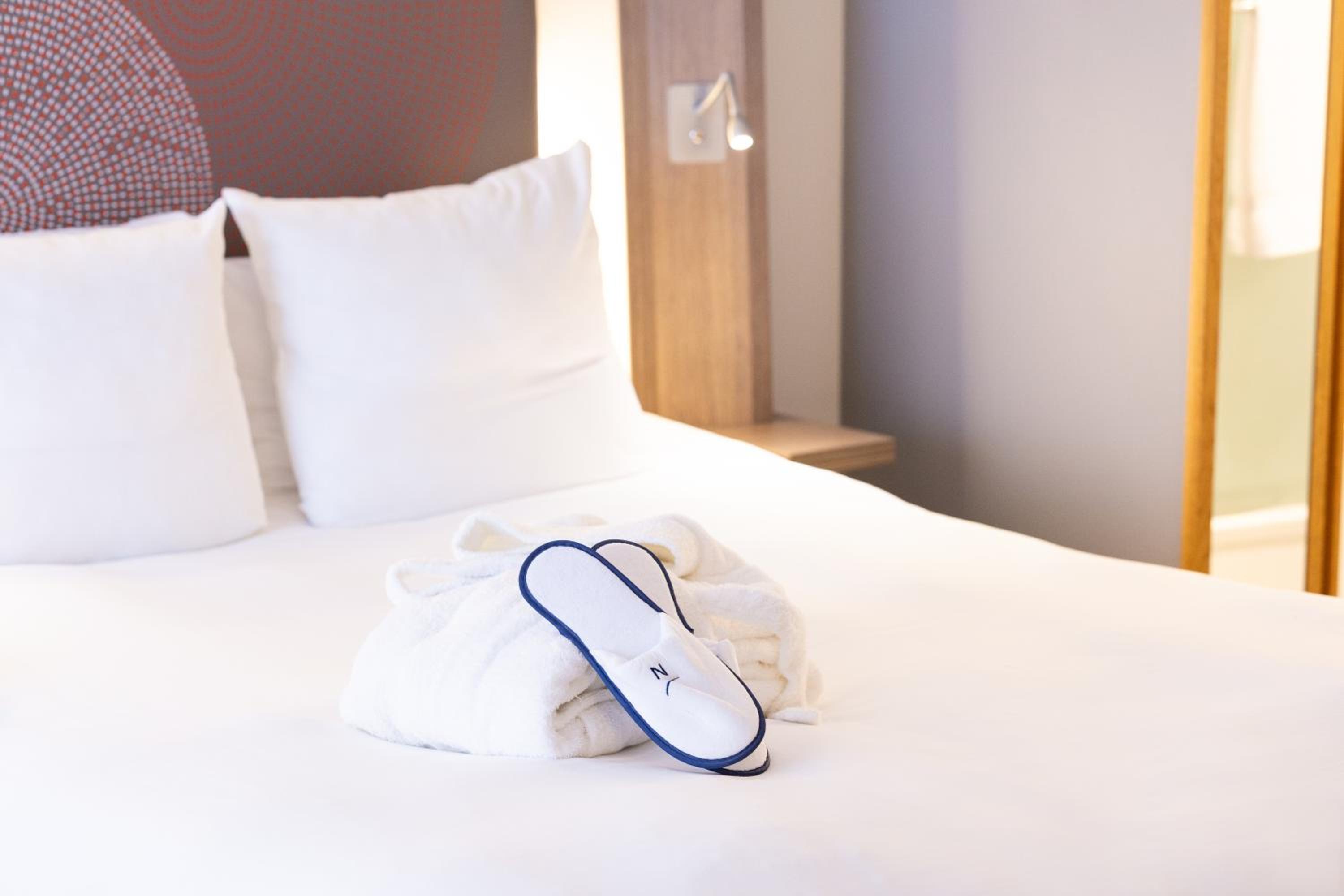 Executive Room with One Double Bed - Photo 11