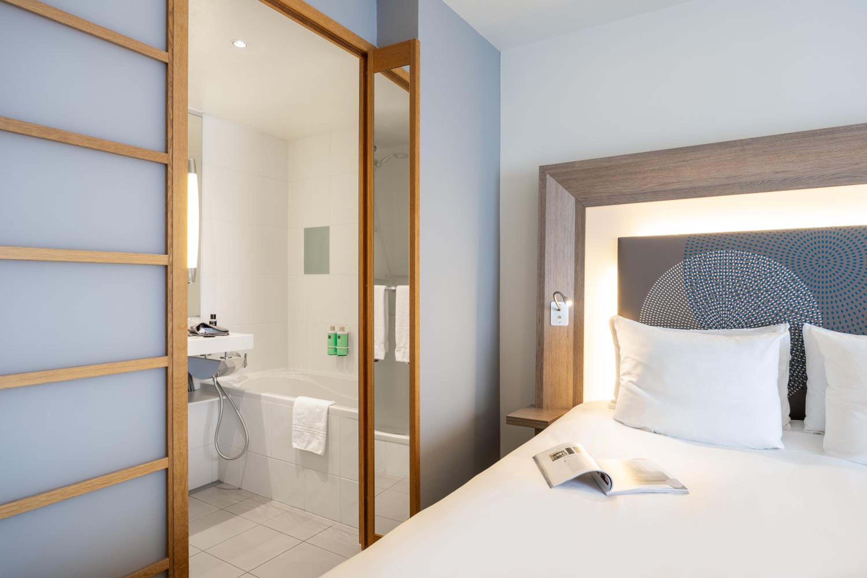 Superior Room with One Double Bed + 1 Sofa Bed - Photo 3