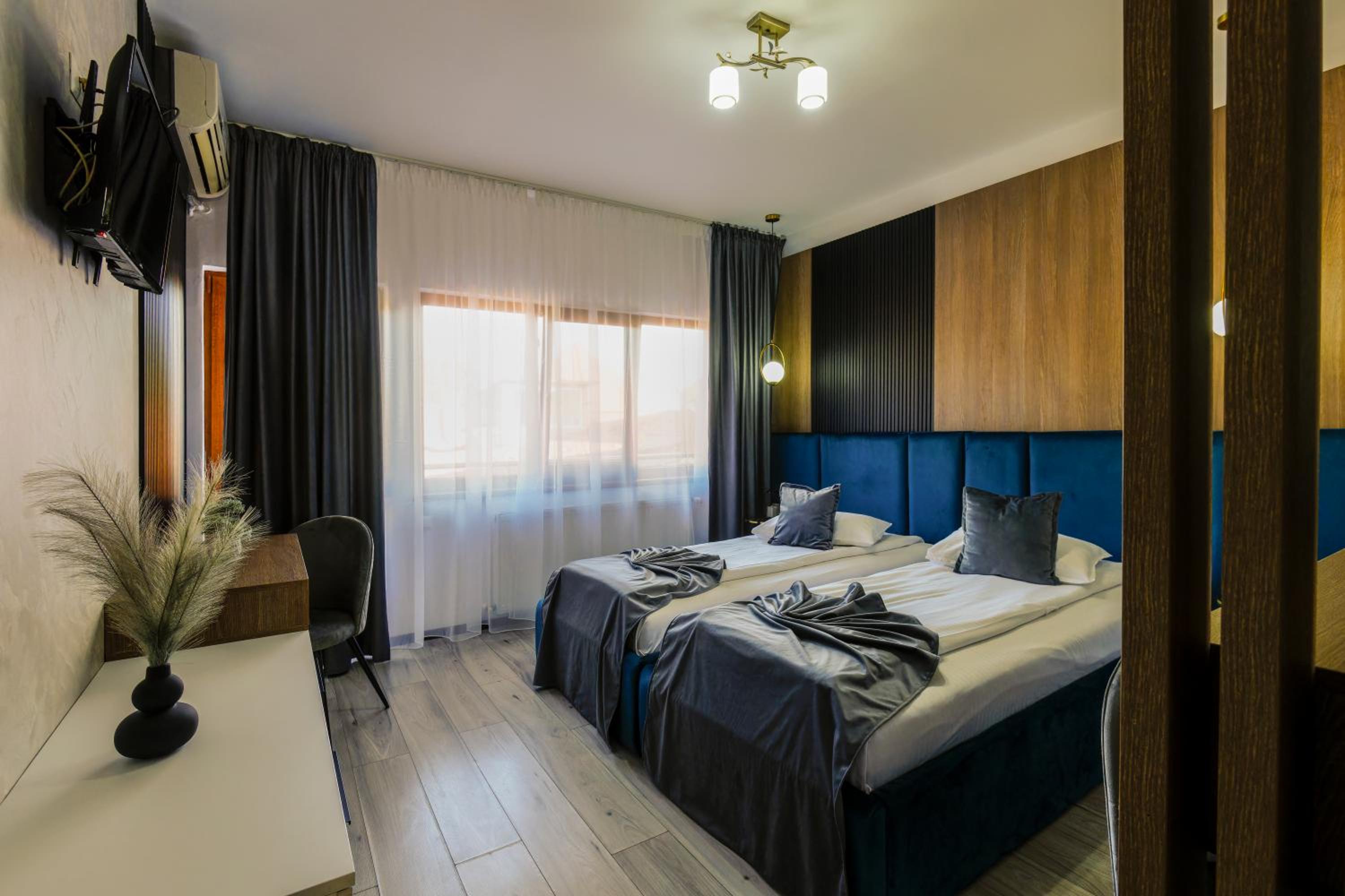 Double or Twin Room with Balcony photo 2