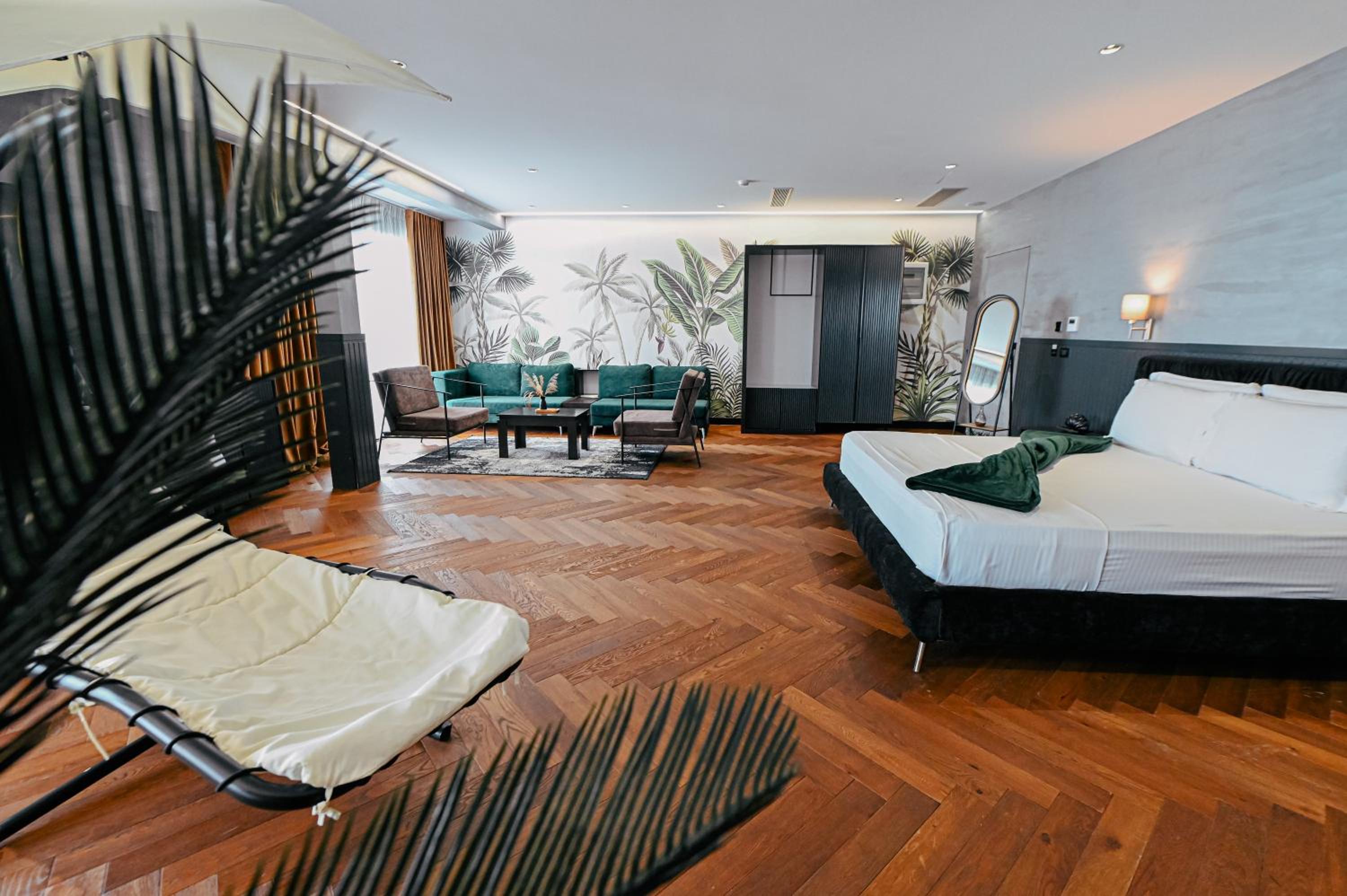 Deluxe Suite