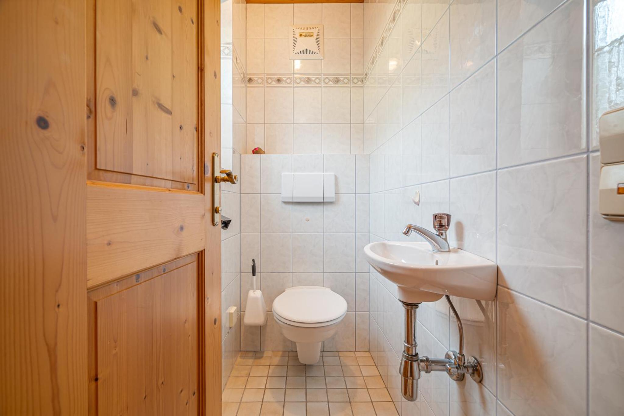 Two-Bedroom Apartment with Balcony - Nr. 1 - Photo 3