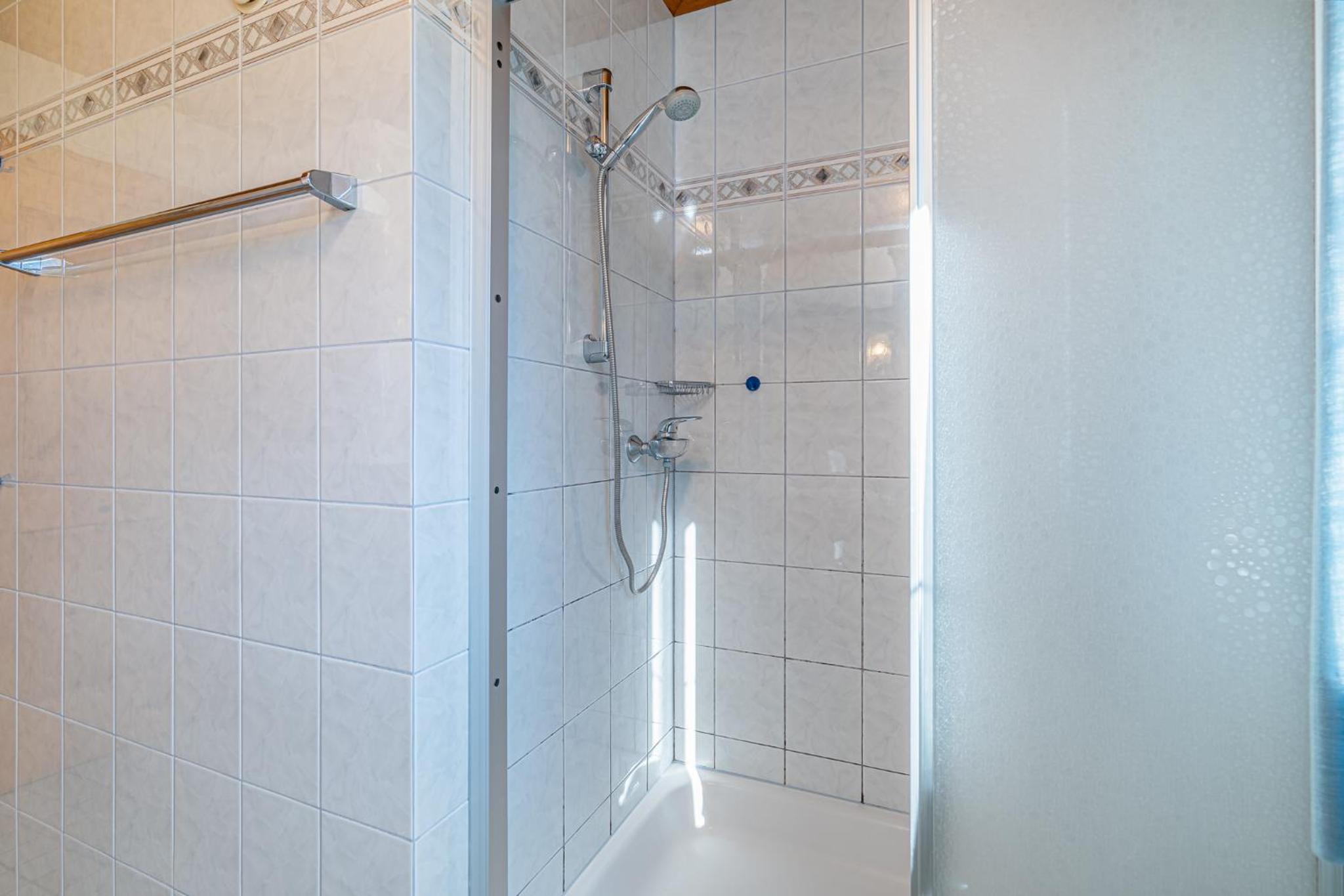 Two-Bedroom Apartment with Balcony - Nr. 1 - Photo 2