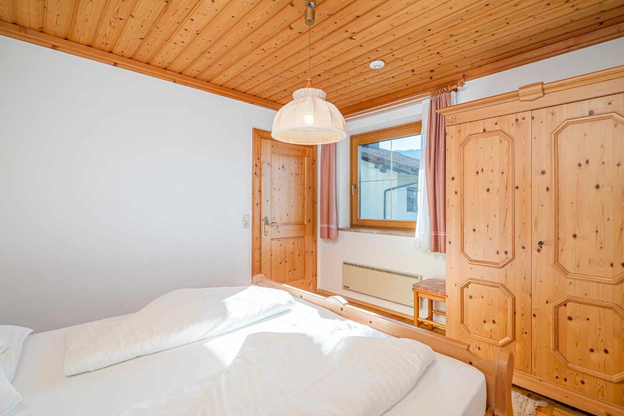  Two-Bedroom Apartment with balcony No. 4 - Photo 2