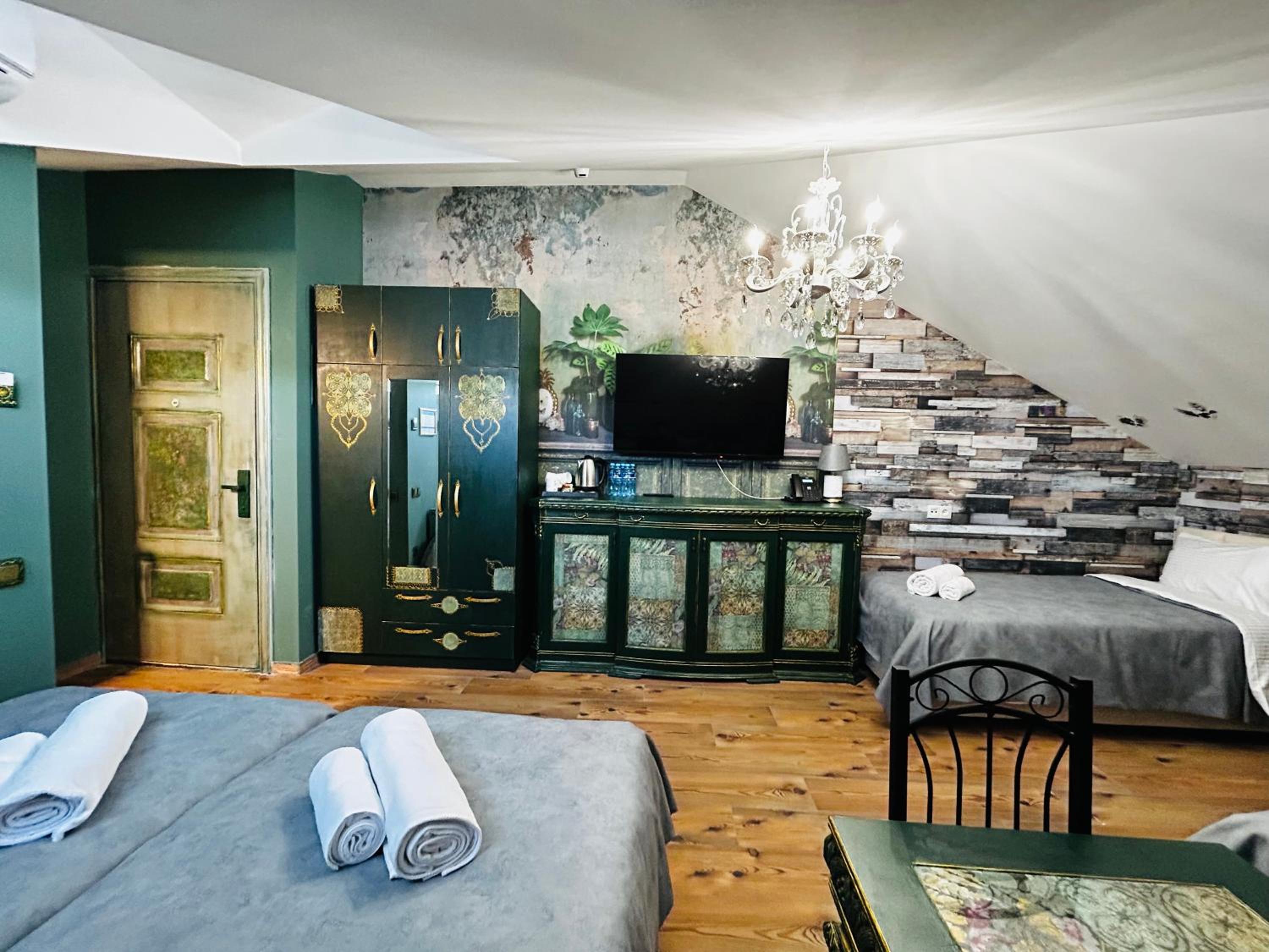 Deluxe Family Room - Photo 5