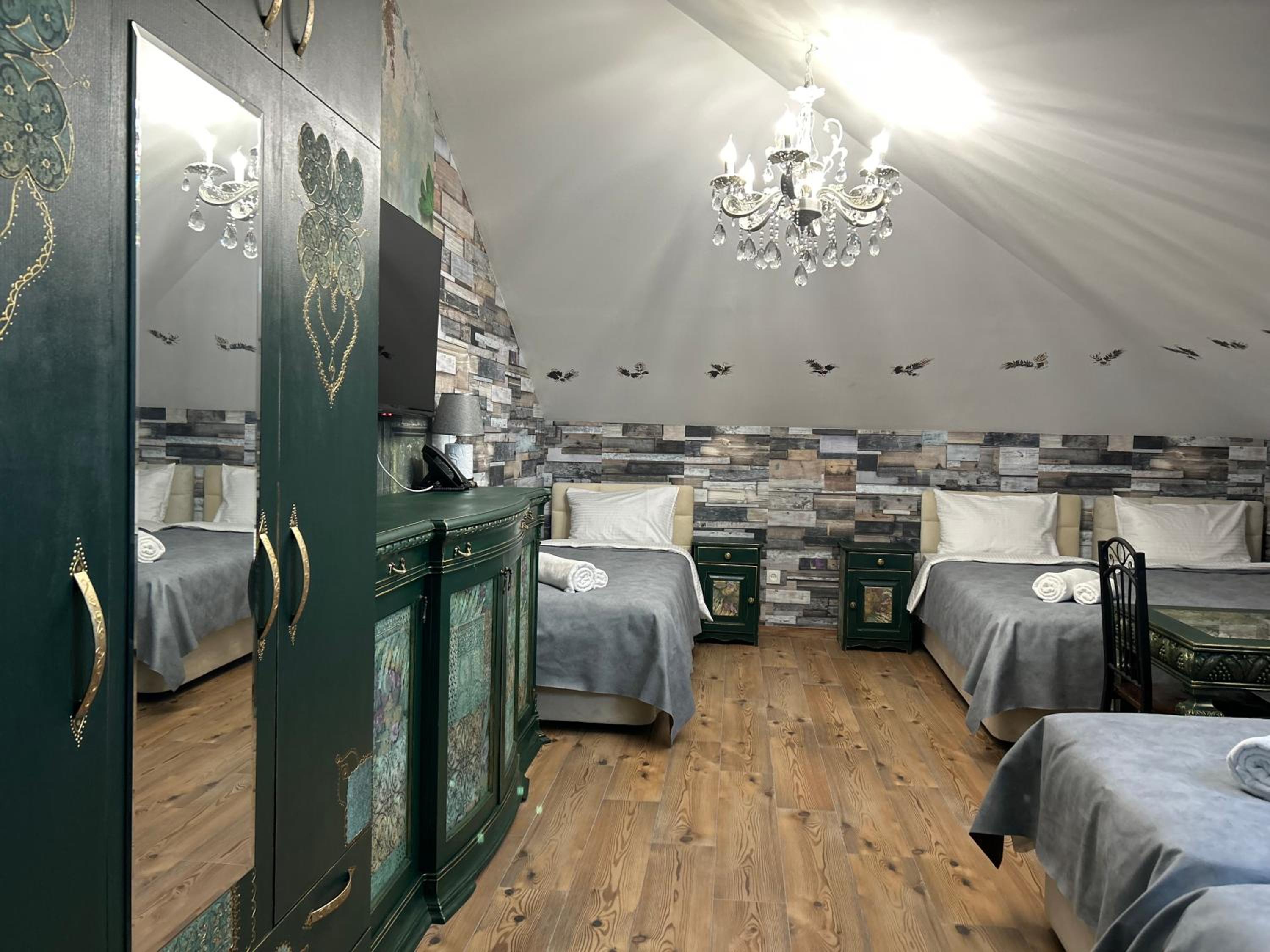 Deluxe Family Room - Photo 1