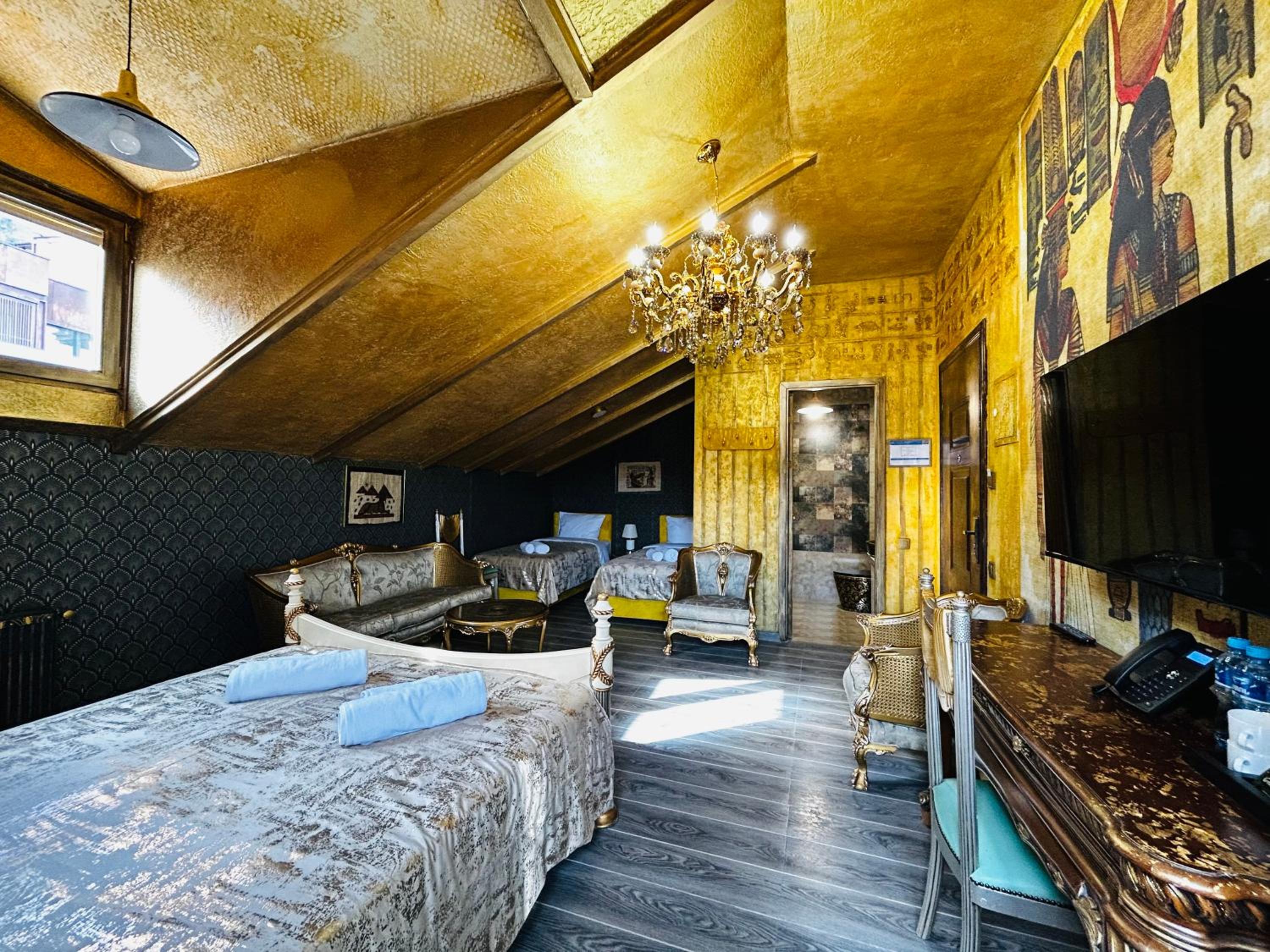 Classic Quadruple Room - Photo 9
