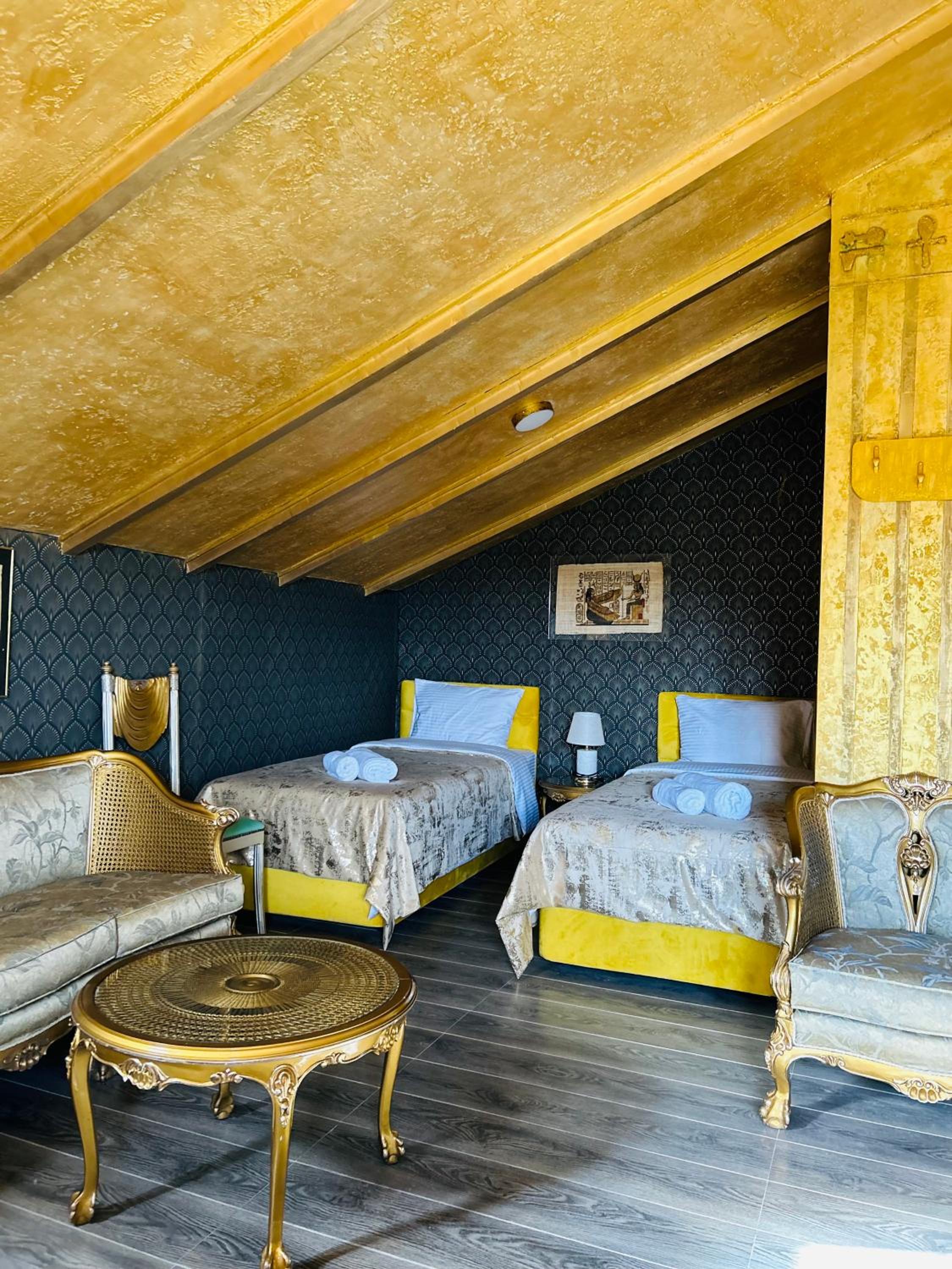 Classic Quadruple Room - Photo 8