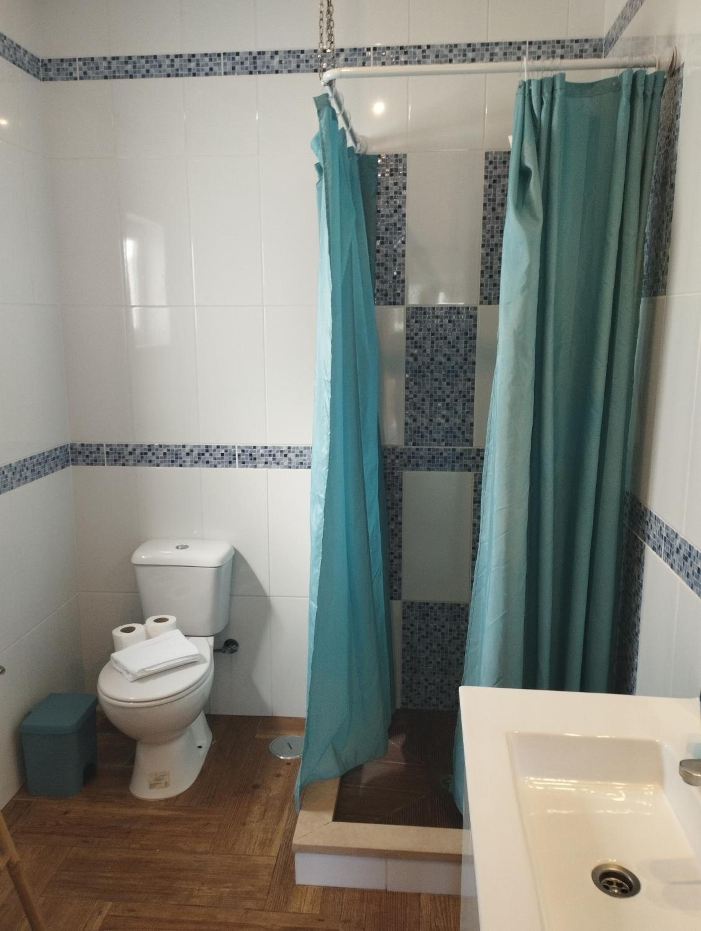 Double Room - Photo 11