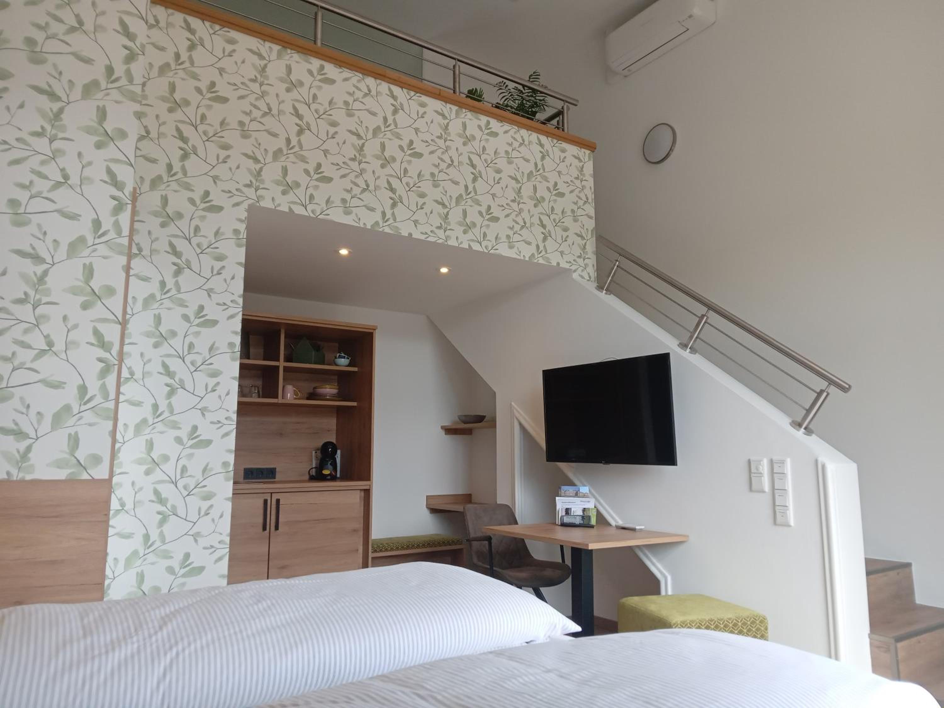 Apartment - Split Level - Photo 4