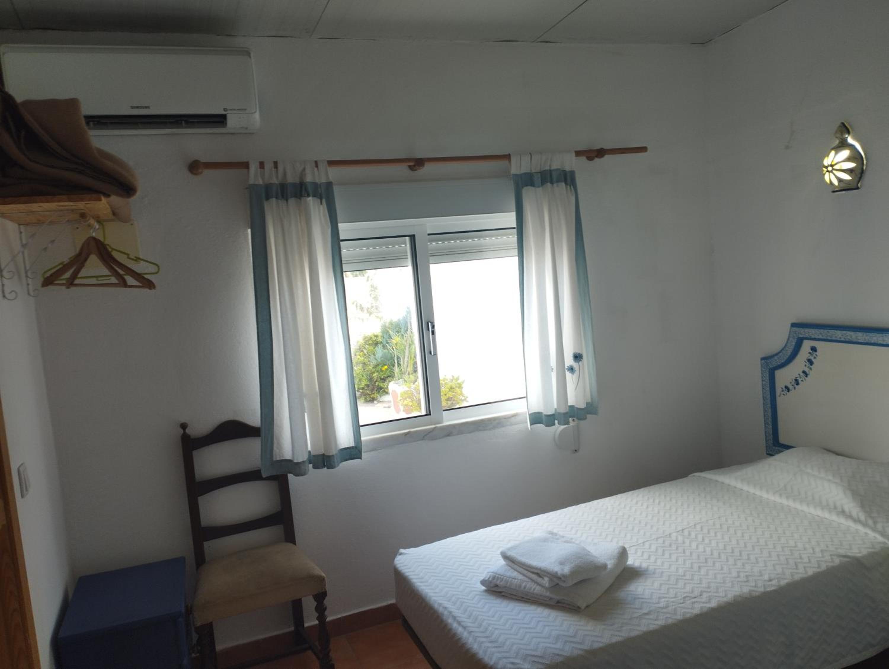 Twin Room with Private Bathroom photo 2