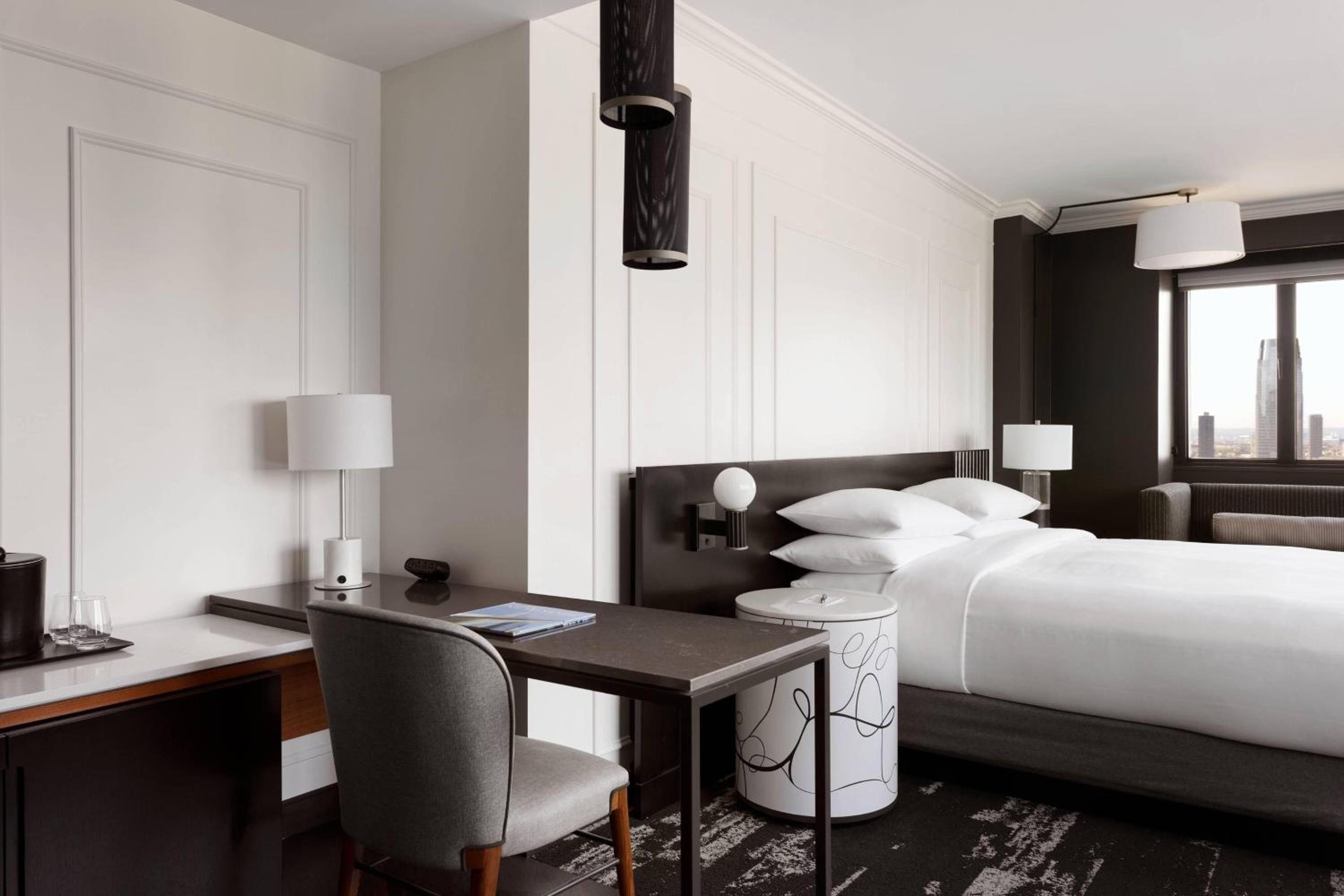 Junior Corner King Suite with Sofa Bed