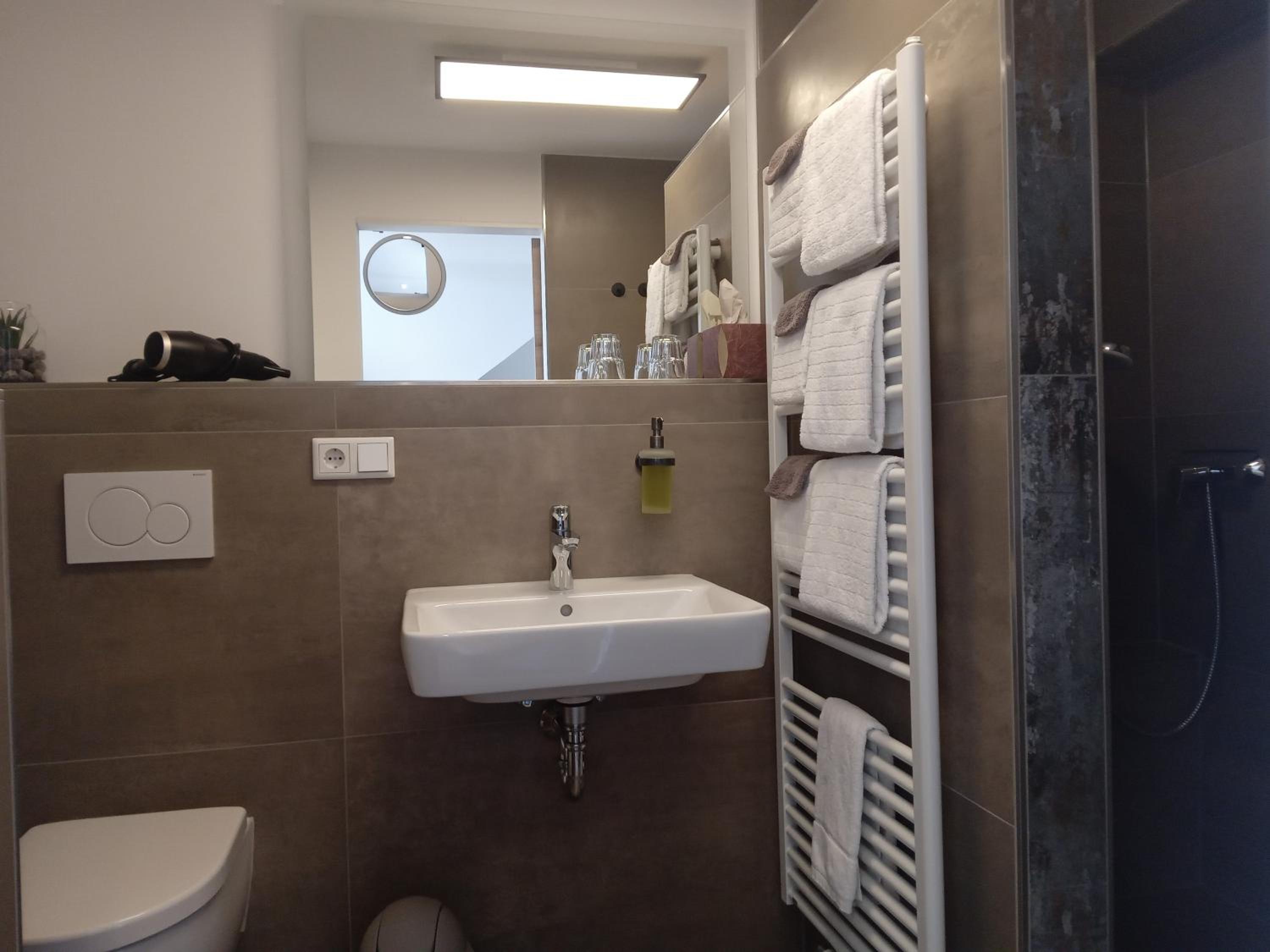 Apartment - Split Level - Photo 3