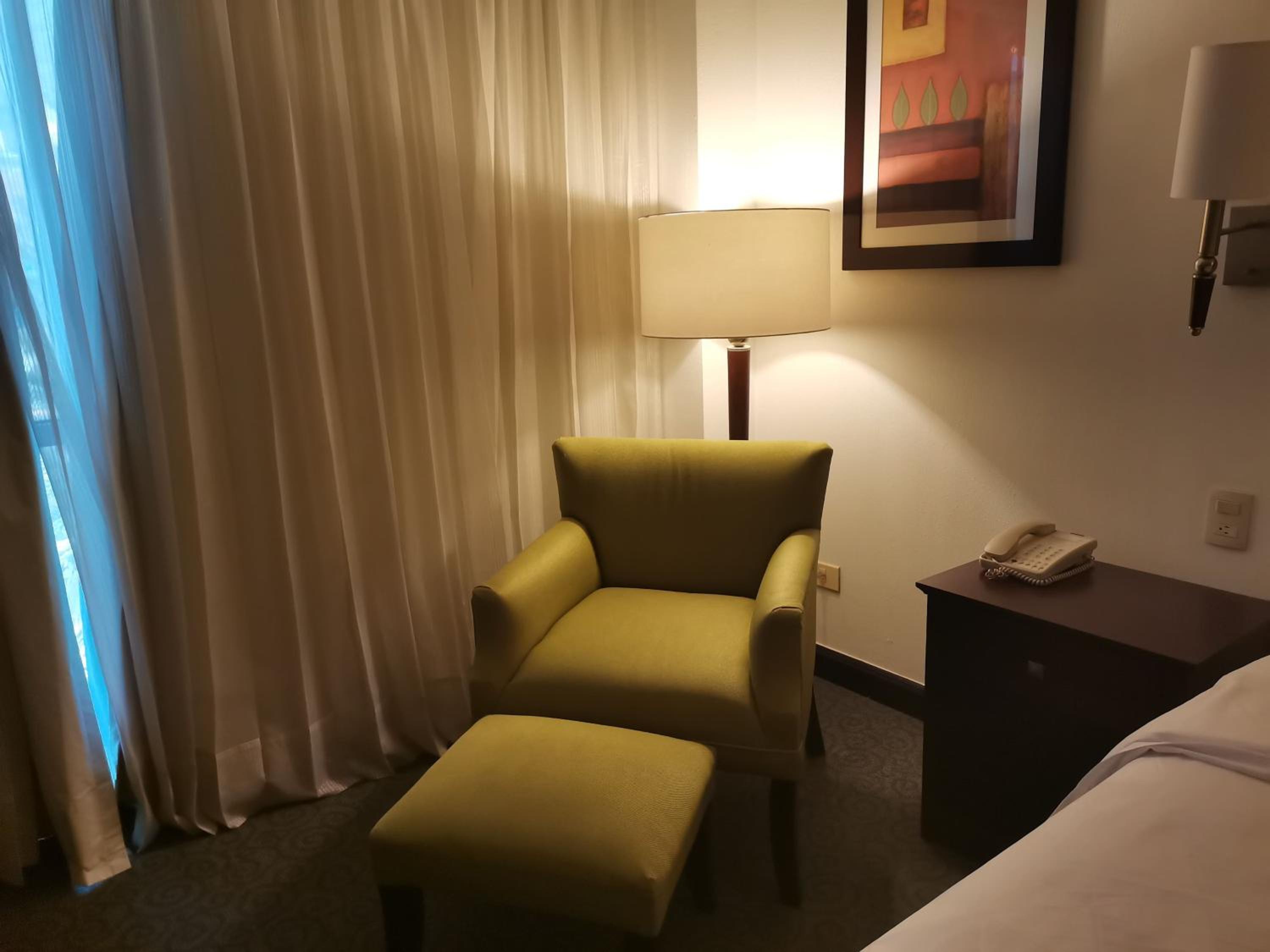 Standard King Room - Accessible - Photo 1