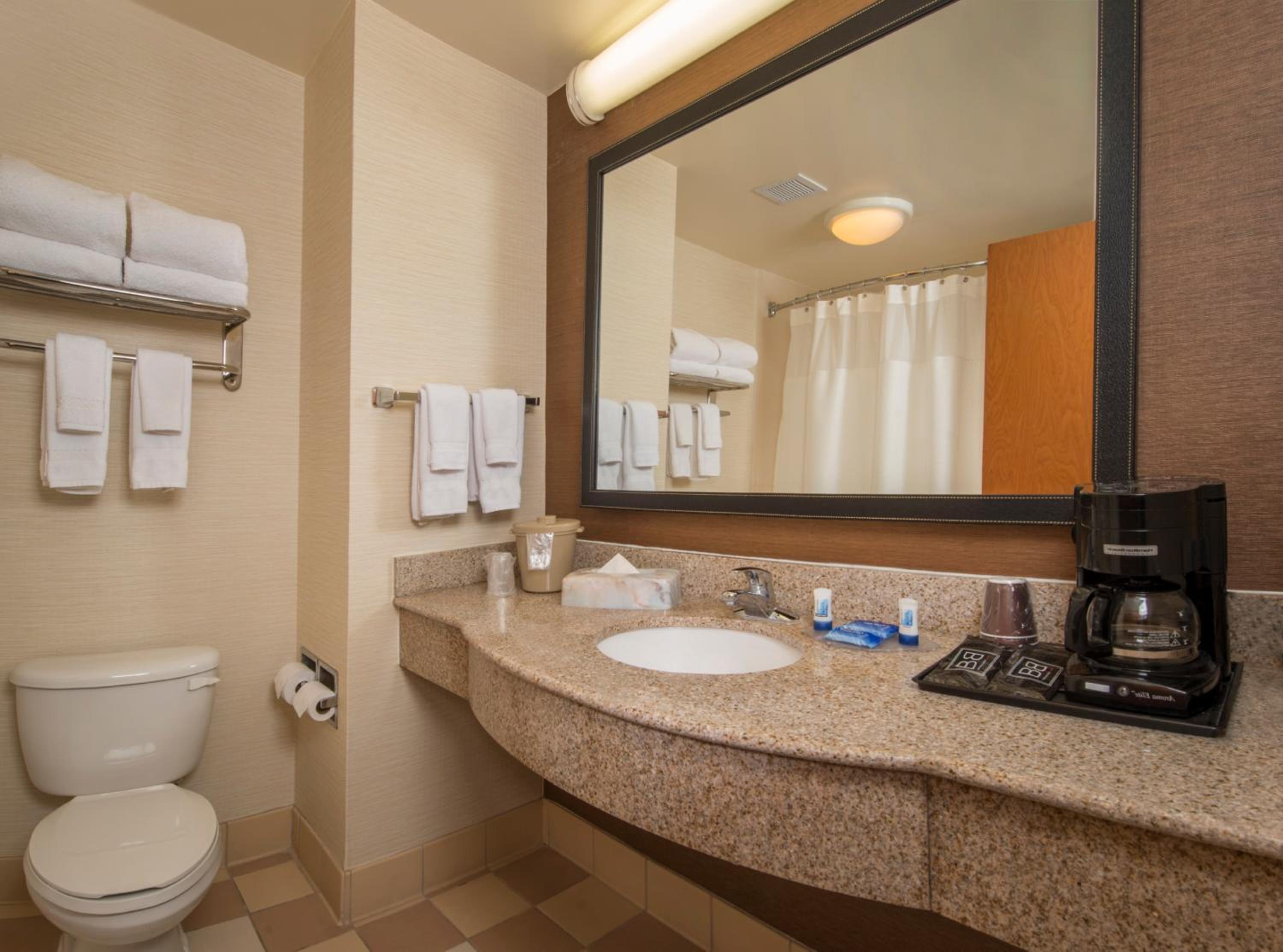 Standard Double Suite, 2 Double Beds, 1 Sofa Bed, Microwave/Mini Fridge, Living Space - Photo 7