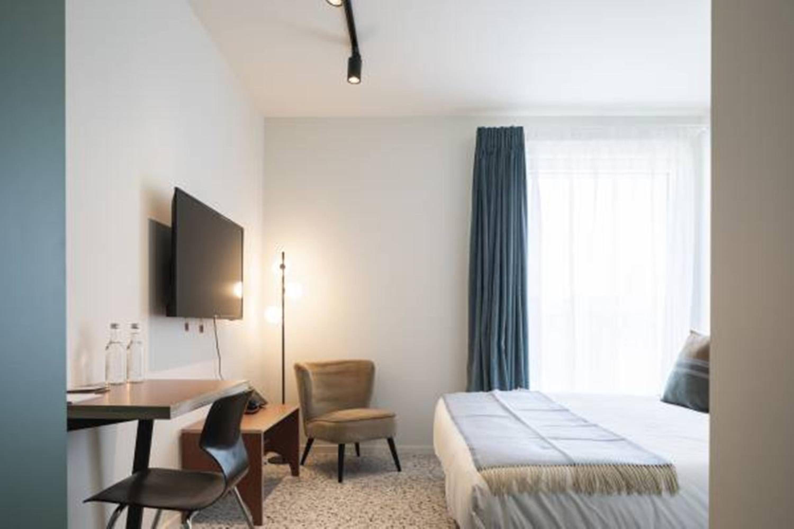 Standard Double Room - Photo 8