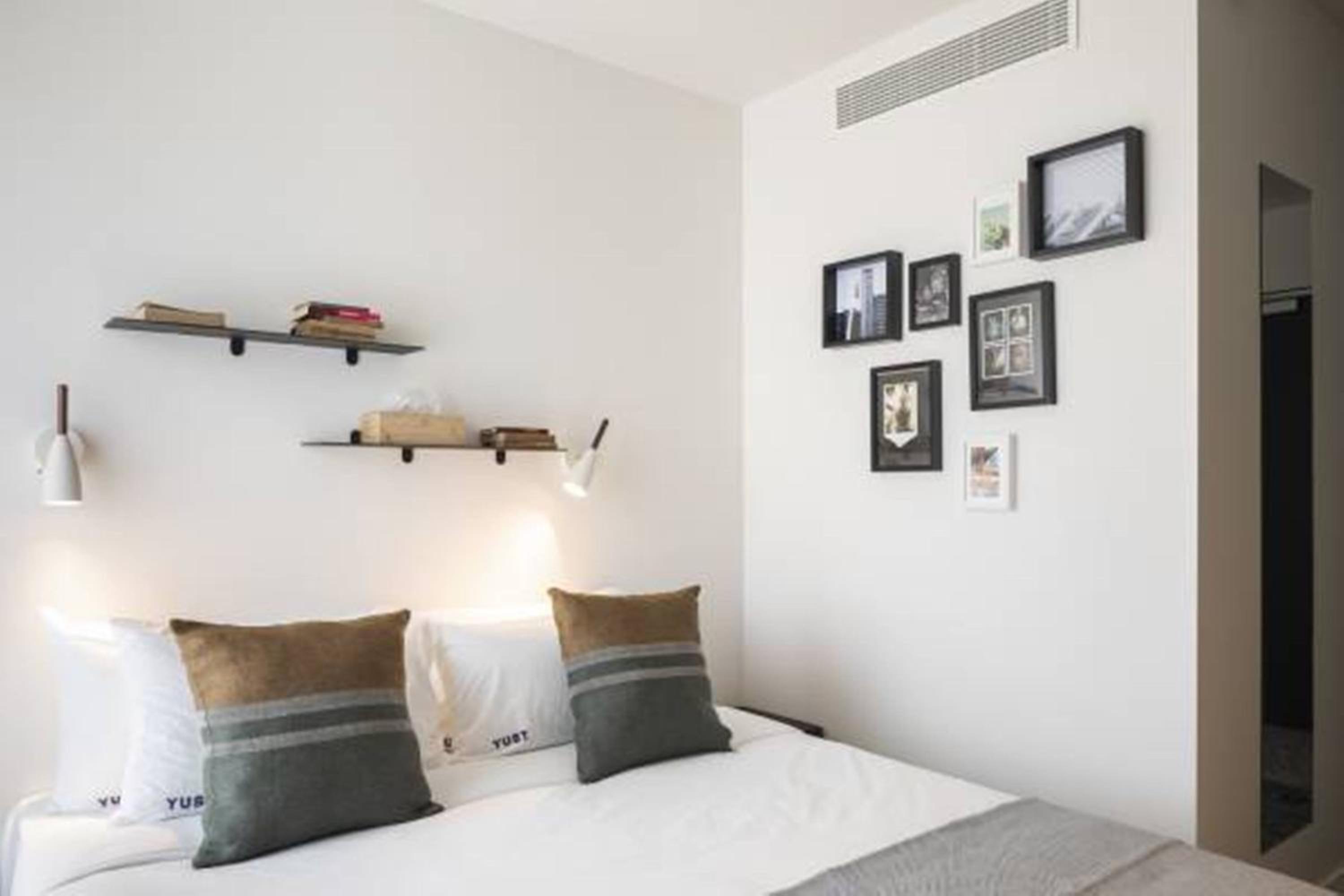 Family Room - Photo 4