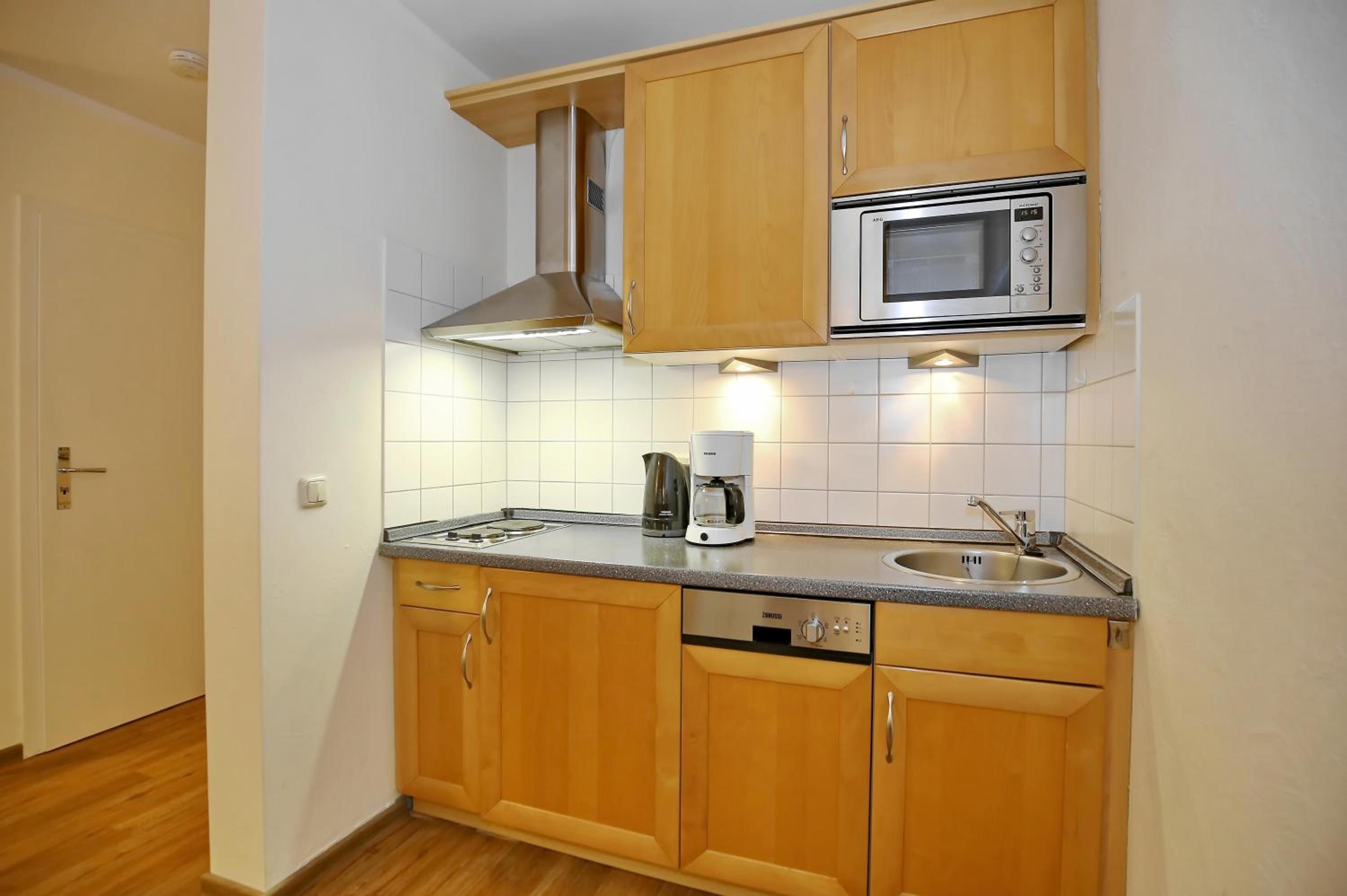 Apartment with Balcony photo 3