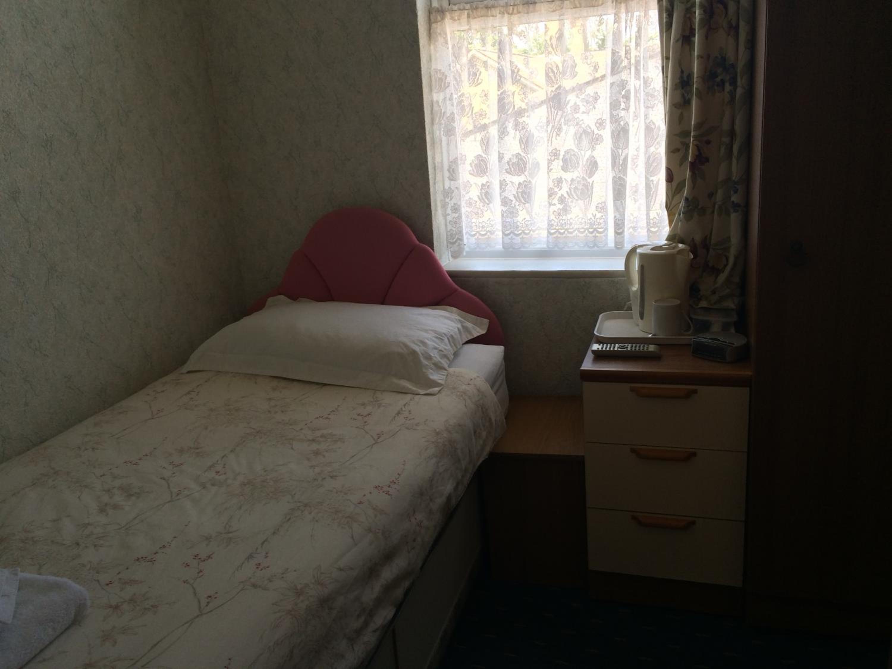 Small Single Room photo 3