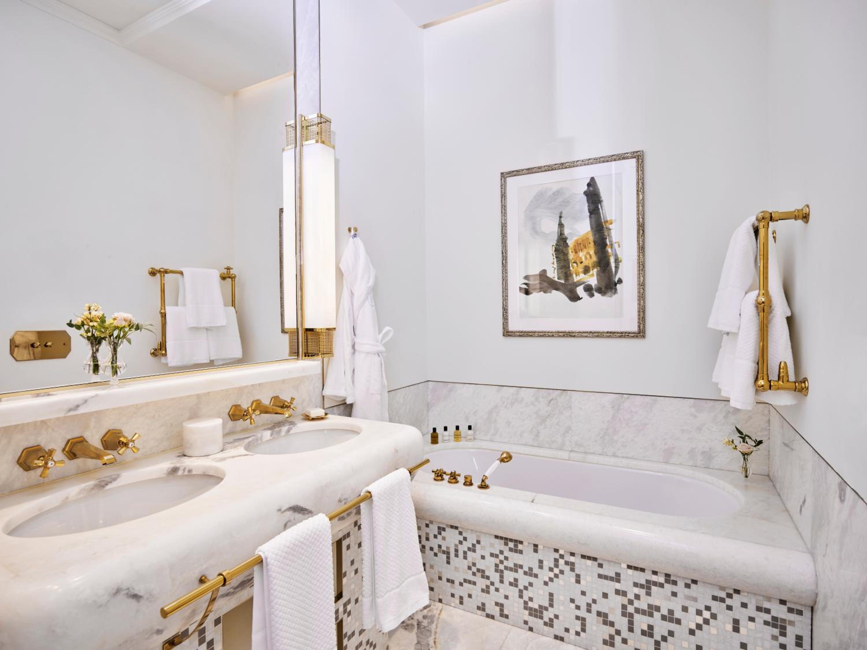 Superior King Suite photo 2