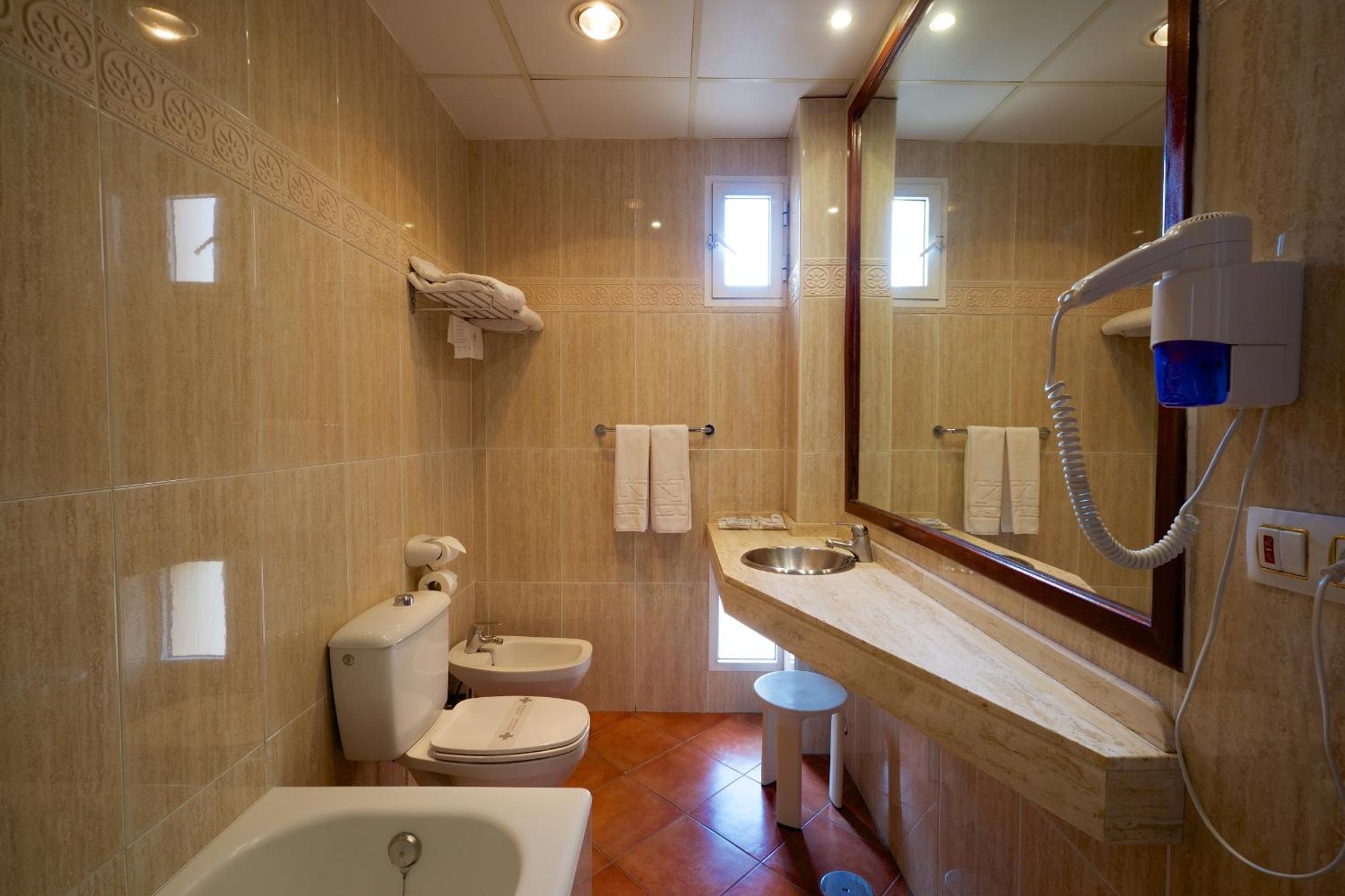 Triple Room - Photo 6