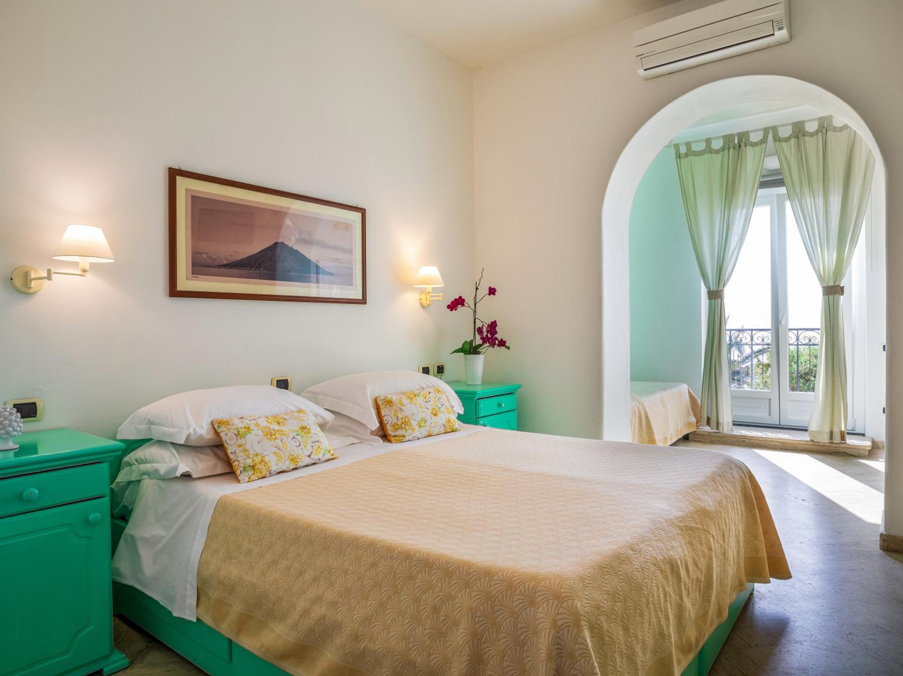 Superior Triple Room with Sea View photo 2