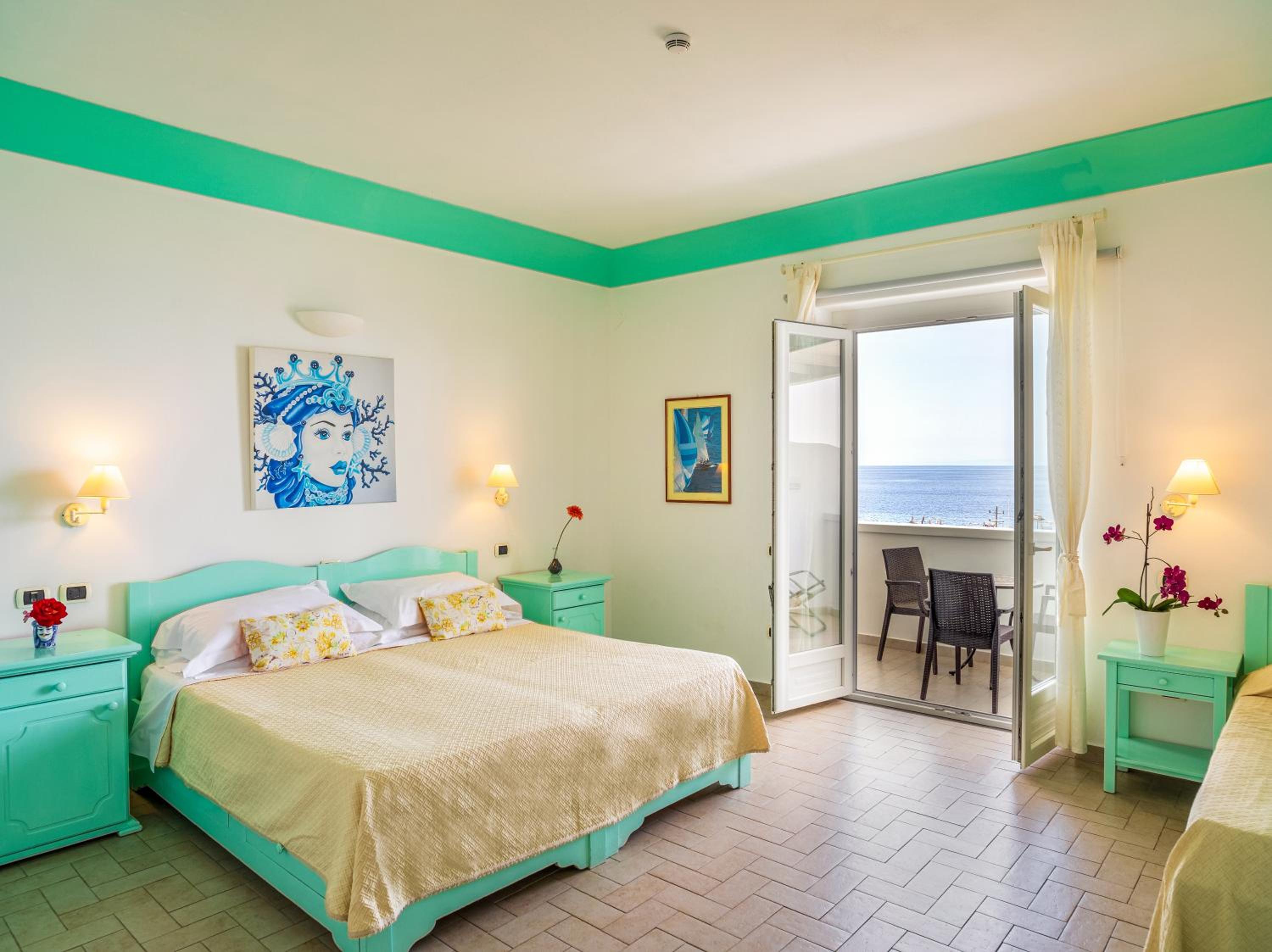 Deluxe Triple Room with Sea View Terrace