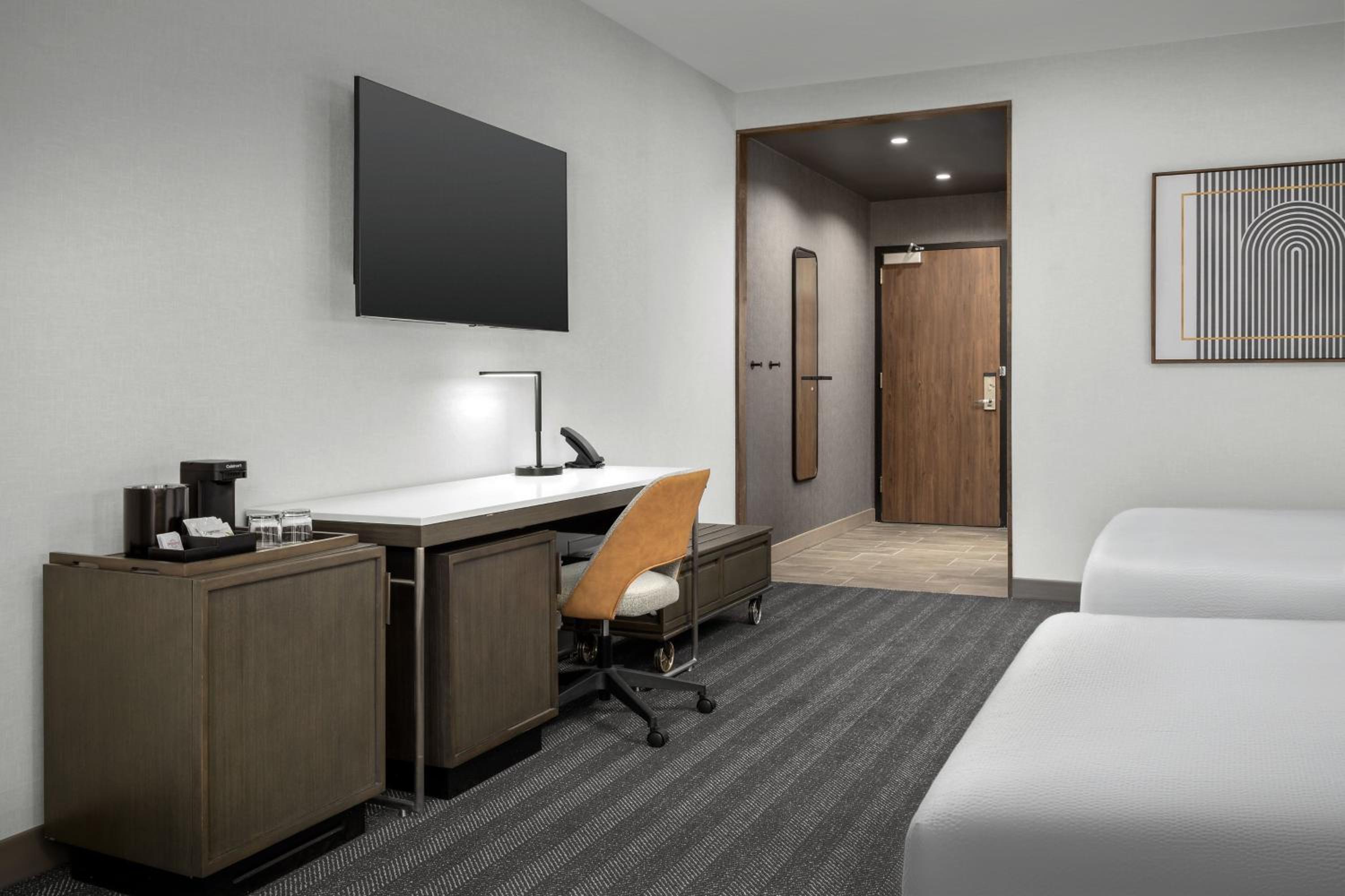 Queen Room with Two Queen Beds - Photo 10
