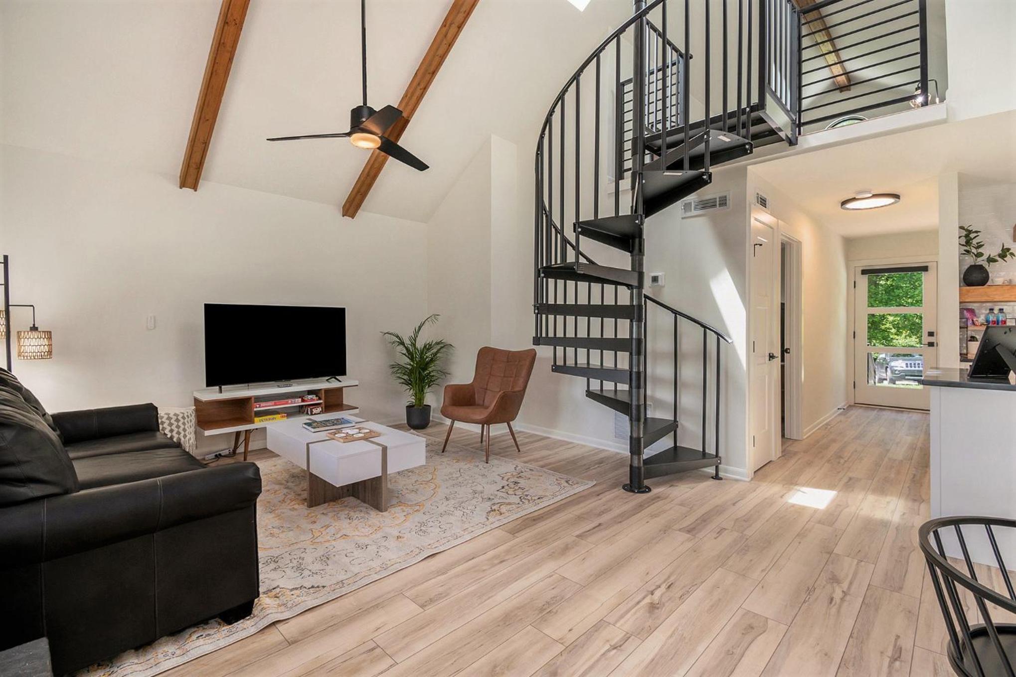 Family Room with Private Bathroom photo 1