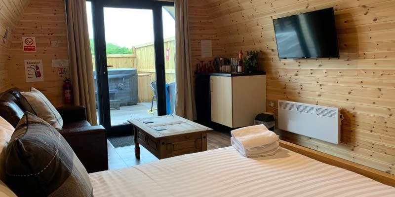 Double Room with Spa Bath - Photo 4