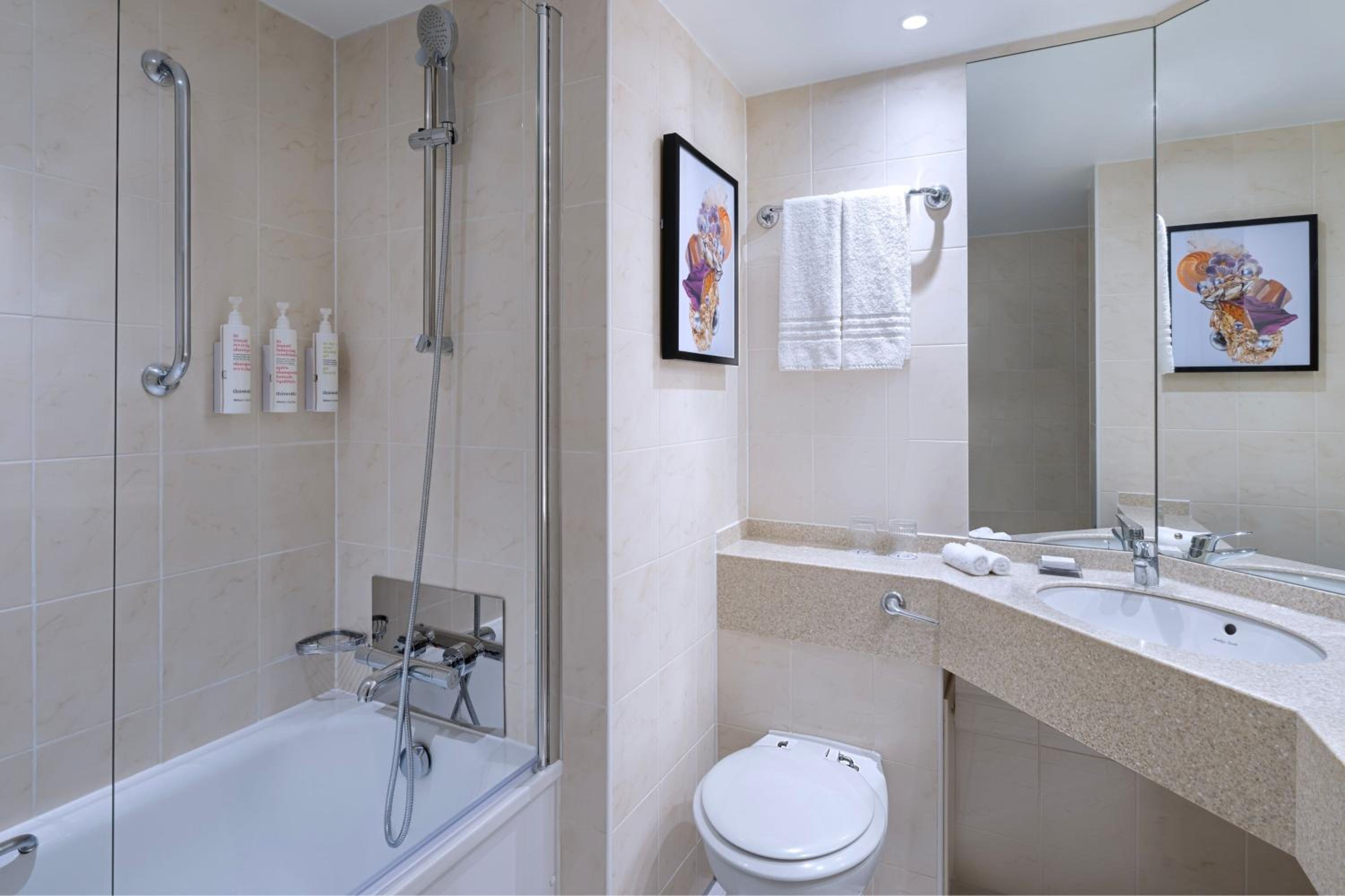 Executive Room with Lounge Access - Photo 3