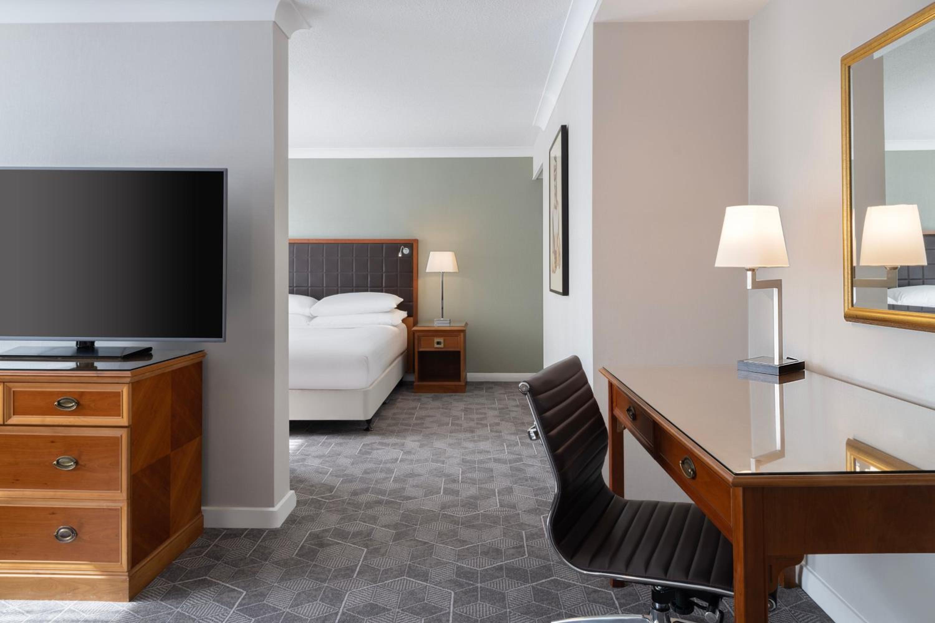 Junior Suite - Executive Lounge Access - Photo 5