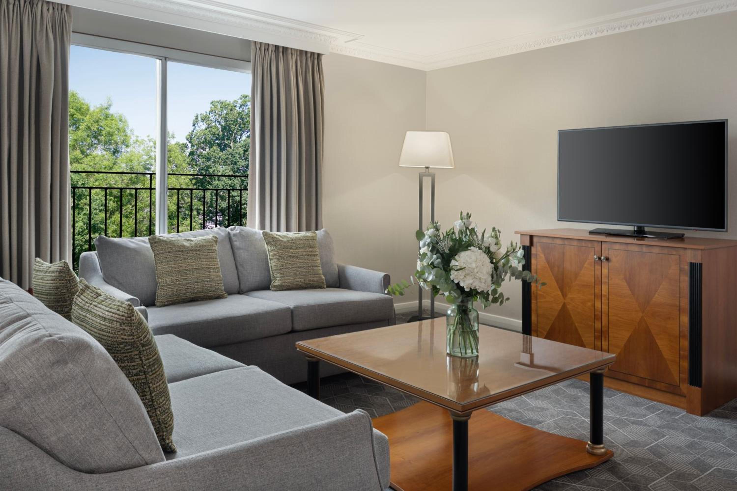 Presidential One-Bedroom Suite - Executive Lounge Access photo 2