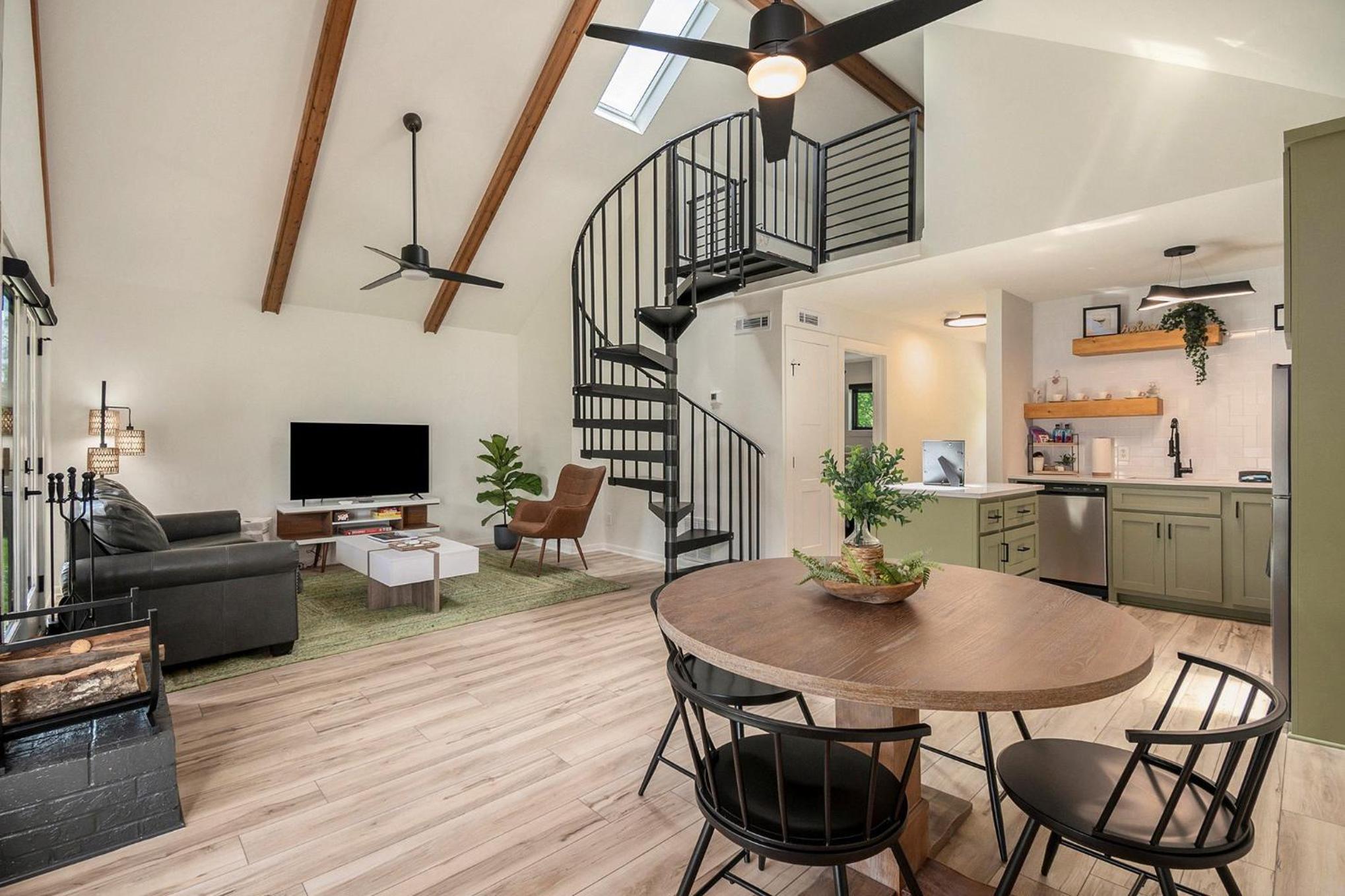 Family Room photo 1