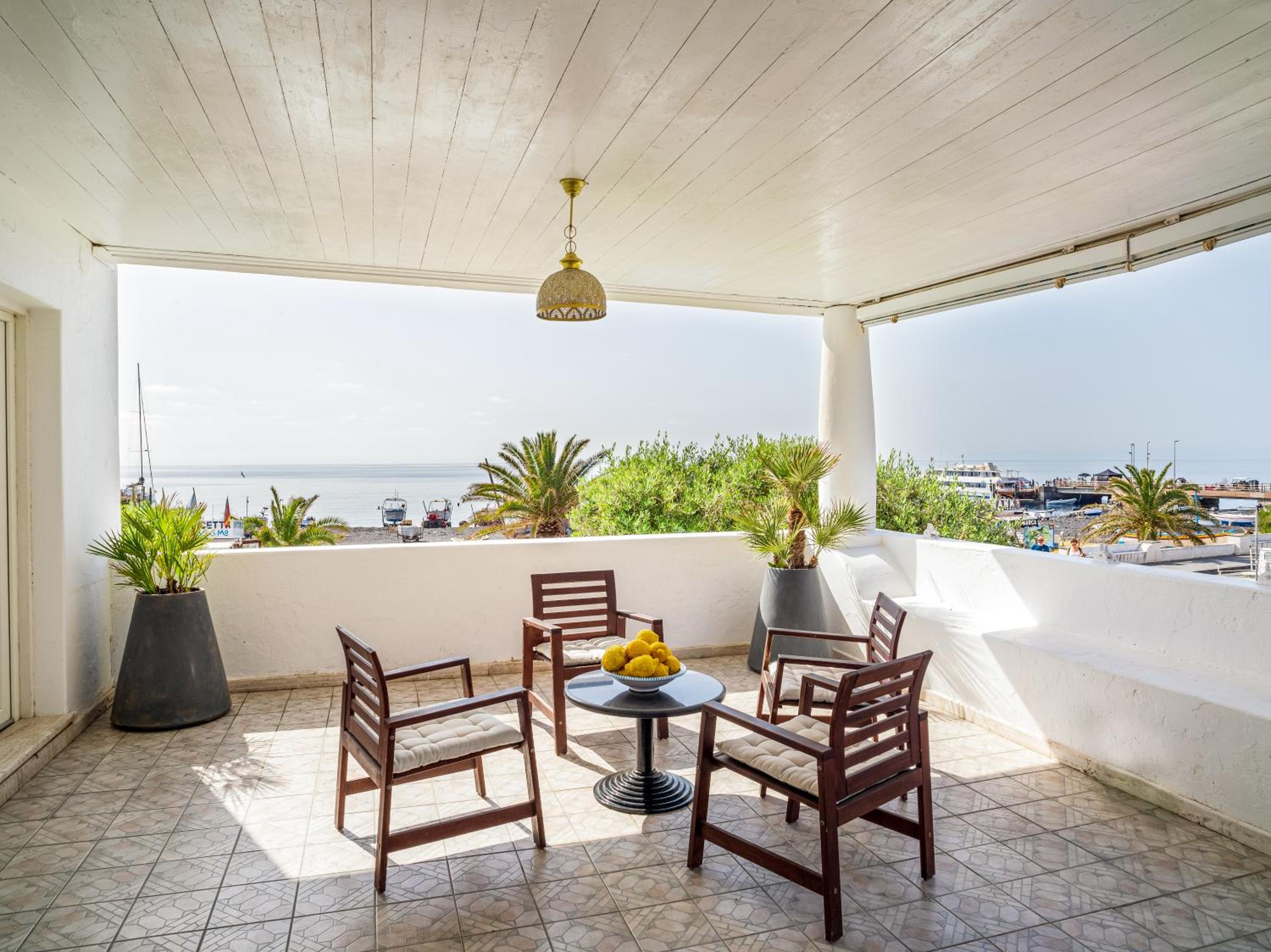Deluxe Triple Room with Sea View Terrace photo 2