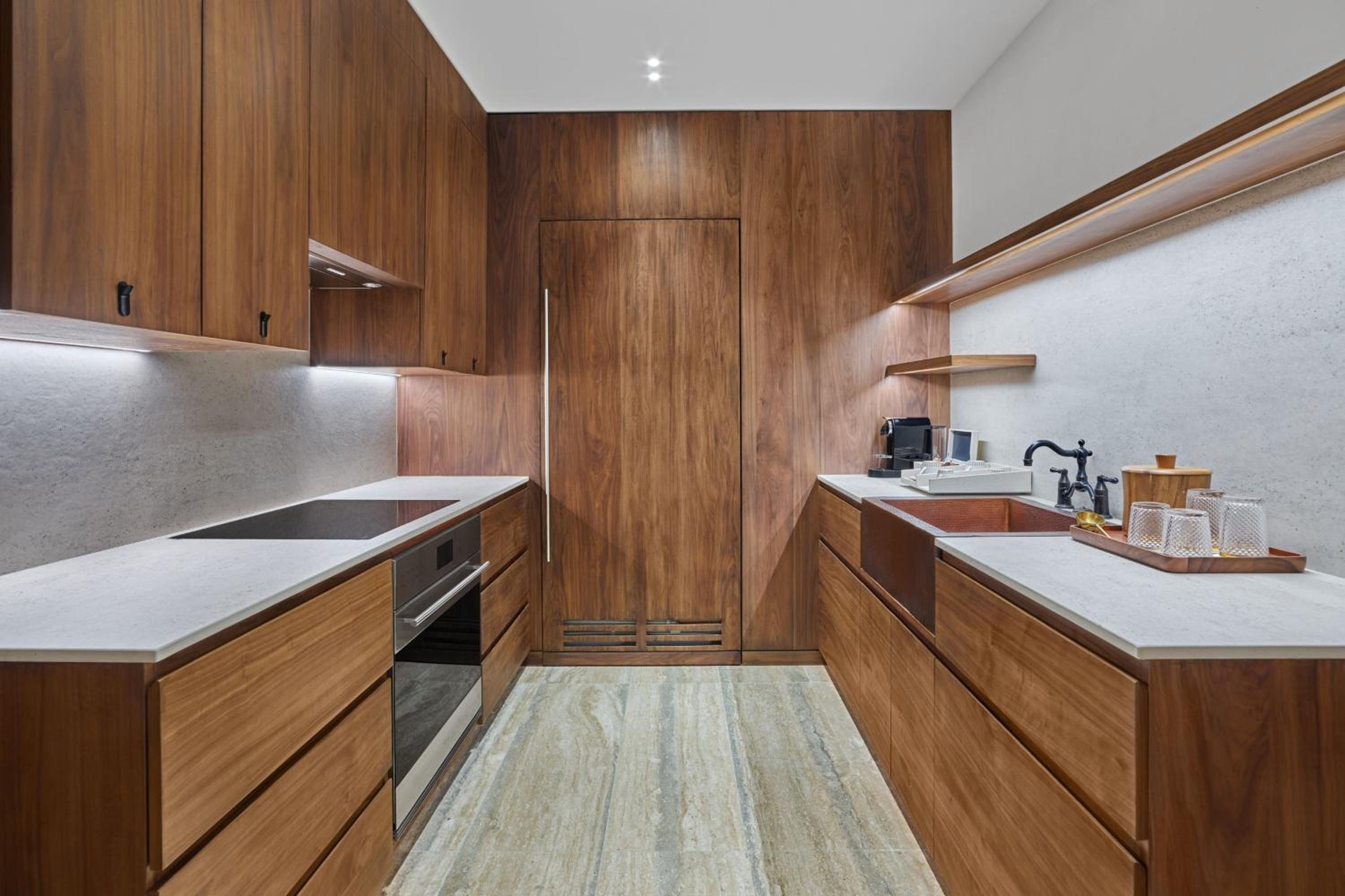 Two-Bedroom Presidential Corner Suite with Ocean View thumbnail 6