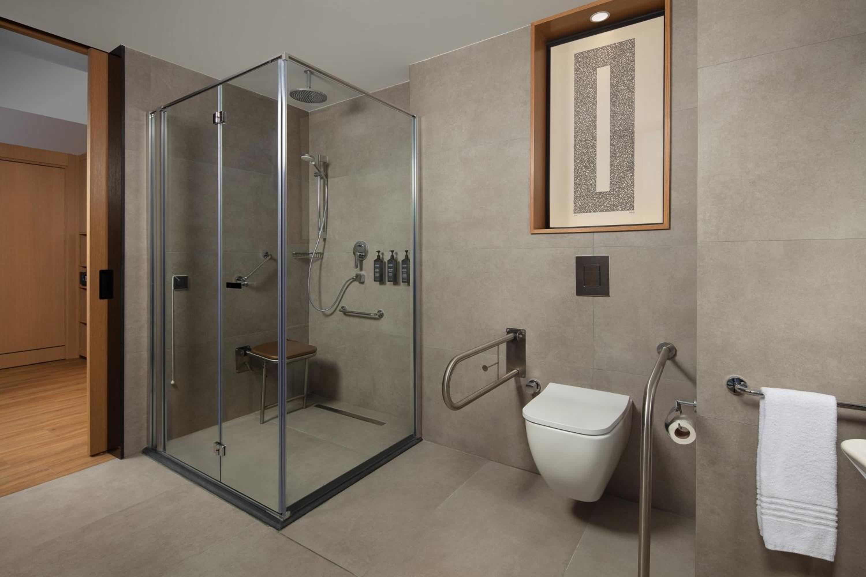 Premium Corner King Room with City View